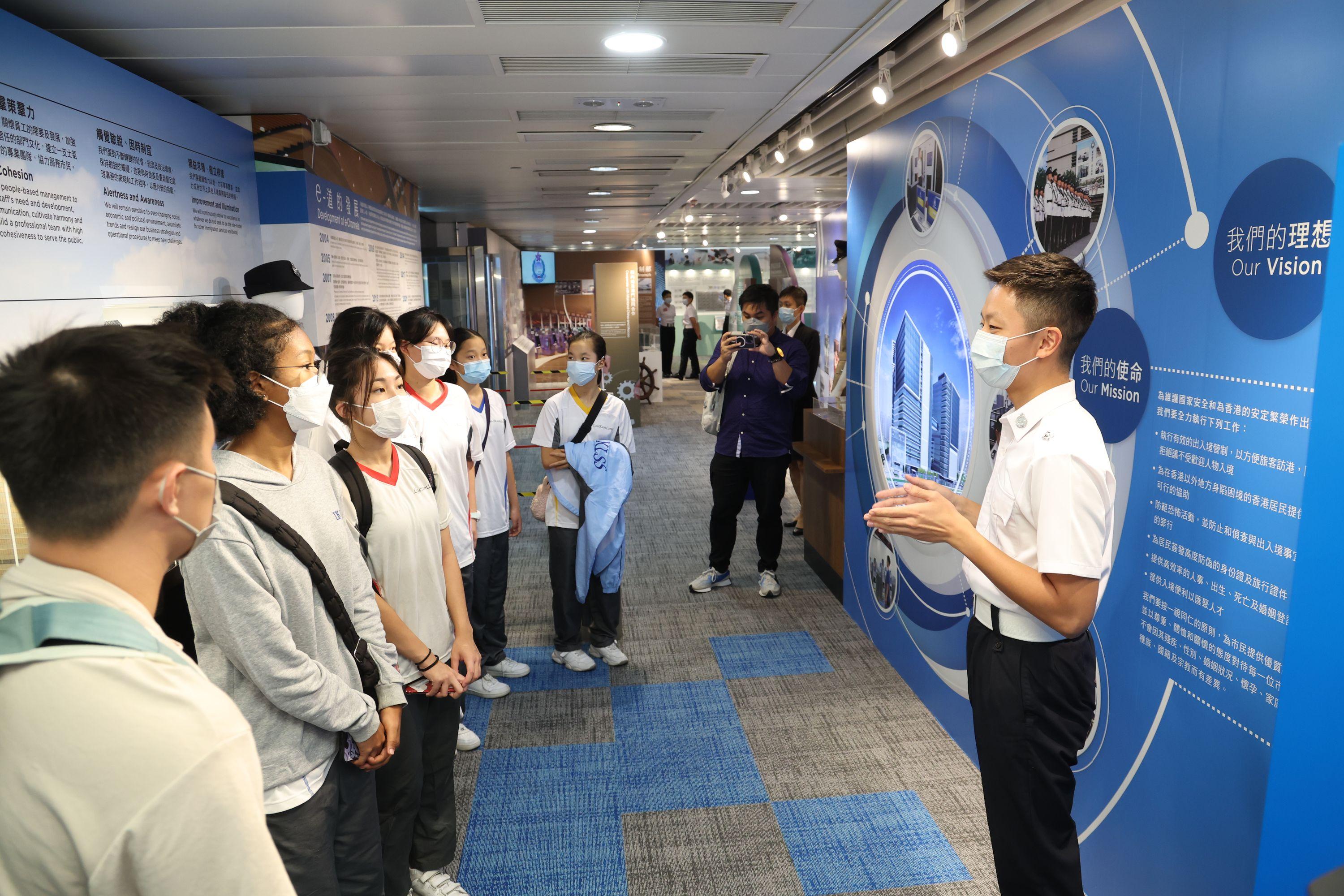 The Immigration Service Institute of Training and Development held an Open Day today (October 29). Photo shows a group of secondary school students touring the Training Gallery of the Immigration Service Institute of Training and Development.