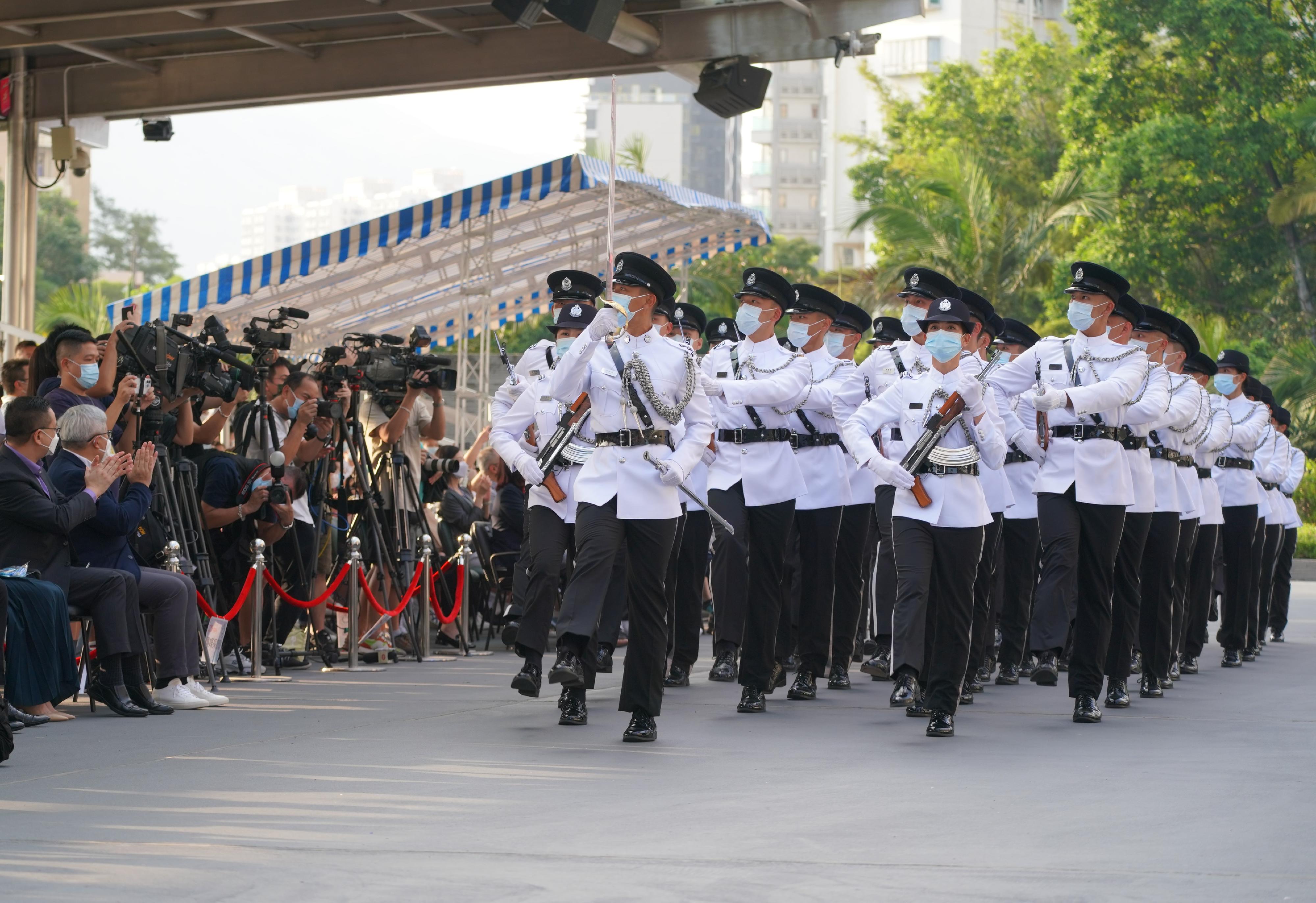 The Immigration Service Institute of Training and Development held an Open Day today (October 29). Photo shows the Departmental Contingent showing Chinese-style foot drill to members of the public.