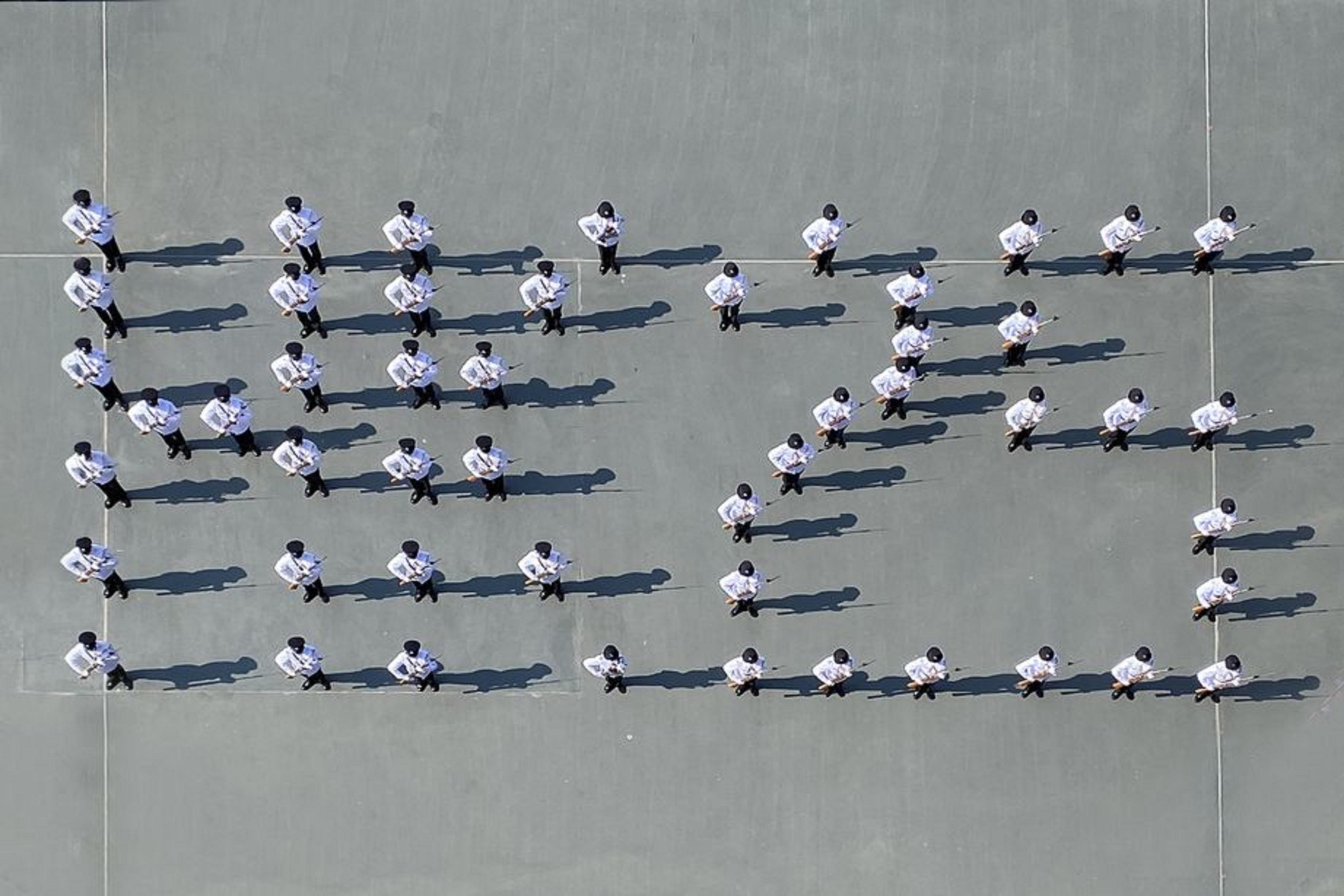 入境事務學院今日（十月二十九日）舉行開放日。圖示入境事務處儀仗隊整齊地排列出「HK25」，以慶祝香港特別行政區成立二十五周年。