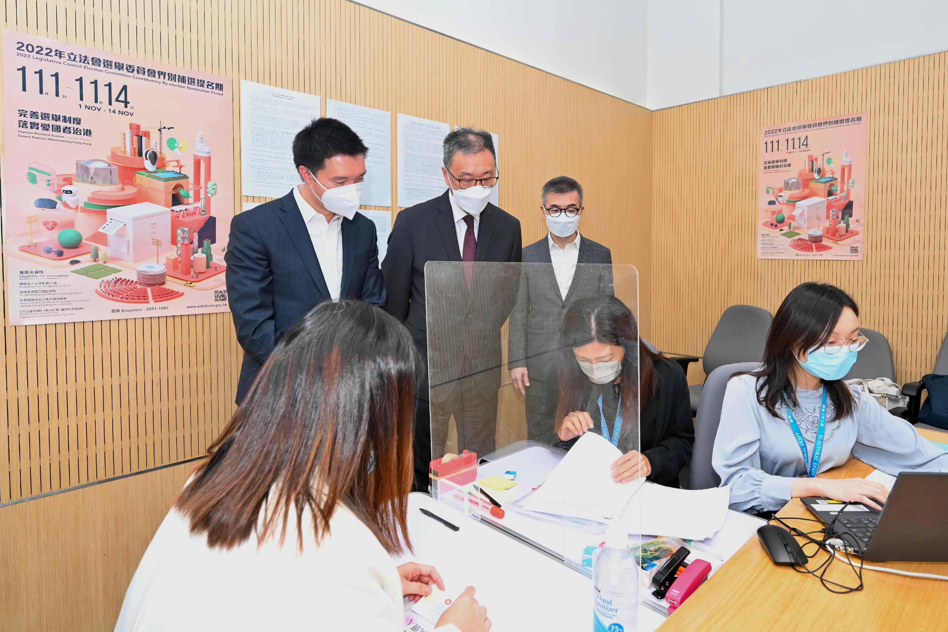 The Chairman of the Election Affairs Commission, Mr Justice David Lok (back row, centre), today (October 31) visits the Returning Officer's office at the Central Government Offices where nomination forms for the 2022 Legislative Council Election Committee constituency by-election will be received to inspect the procedures for receiving nomination forms. Also present are the Returning Officer, Mr Ricky Cheng (back row, left), and the Chief Electoral Officer of the Registration and Electoral Office, Mr Raymond Wang (back row, right).