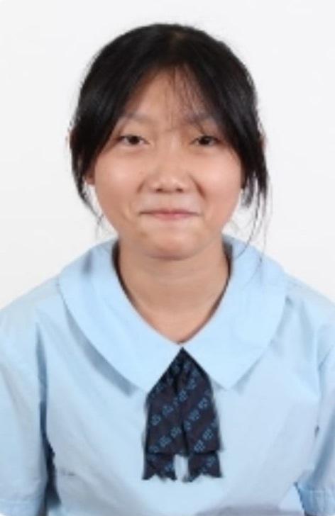 Yu York-ying, aged 15, is about 1.52 metres tall, 45 kilograms in weight and of thin build. She has a round face with yellow complexion and long black hair. She was last seen wearing a red and white T-shirt, blue shorts and black shoes.
