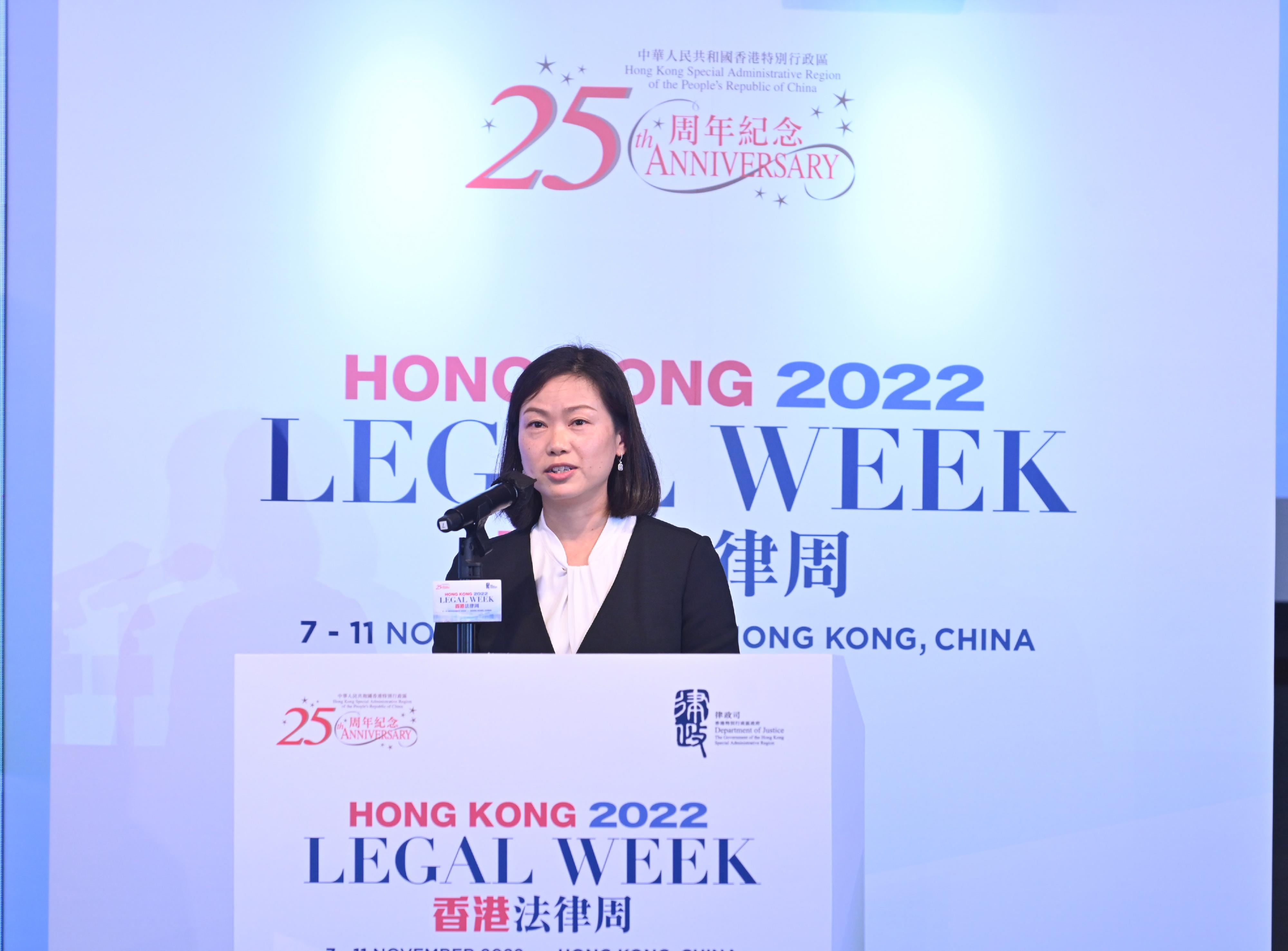 The Director-General of Trade and Industry, Ms Maggie Wong, delivers closing remarks at the Workshop on ASEAN Online Dispute Resolution: ODR in Facilitating Cross-Border Trade and Investment for ASEAN and Hong Kong Businesses under Hong Kong Legal Week 2022 today (November 9).