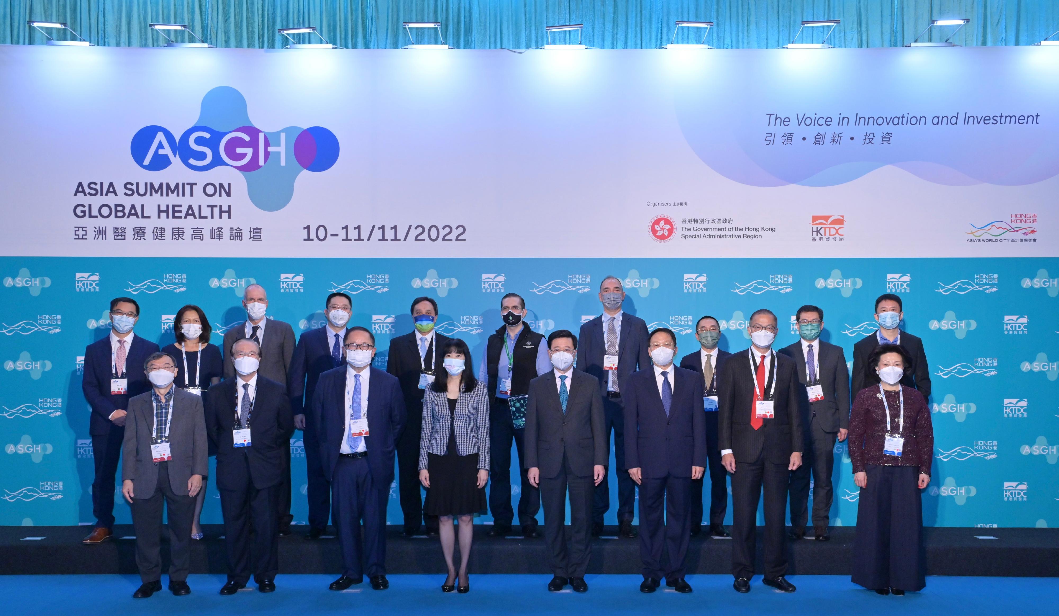 The Chief Executive, Mr John Lee, attended the Asia Summit on Global Health today (November 10). Photo shows (front row, from third left) the Chairman of the Elderly Commission, Dr Donald Li; the Executive Director of the Hong Kong Trade Development Council, Ms Margaret Fong; Mr Lee; Deputy Director of the Liaison Office of the Central People's Government in the Hong Kong Special Administrative Region Mr Yin Zonghua; the Secretary for Health, Professor Lo Chung-mau, and other guests.  
