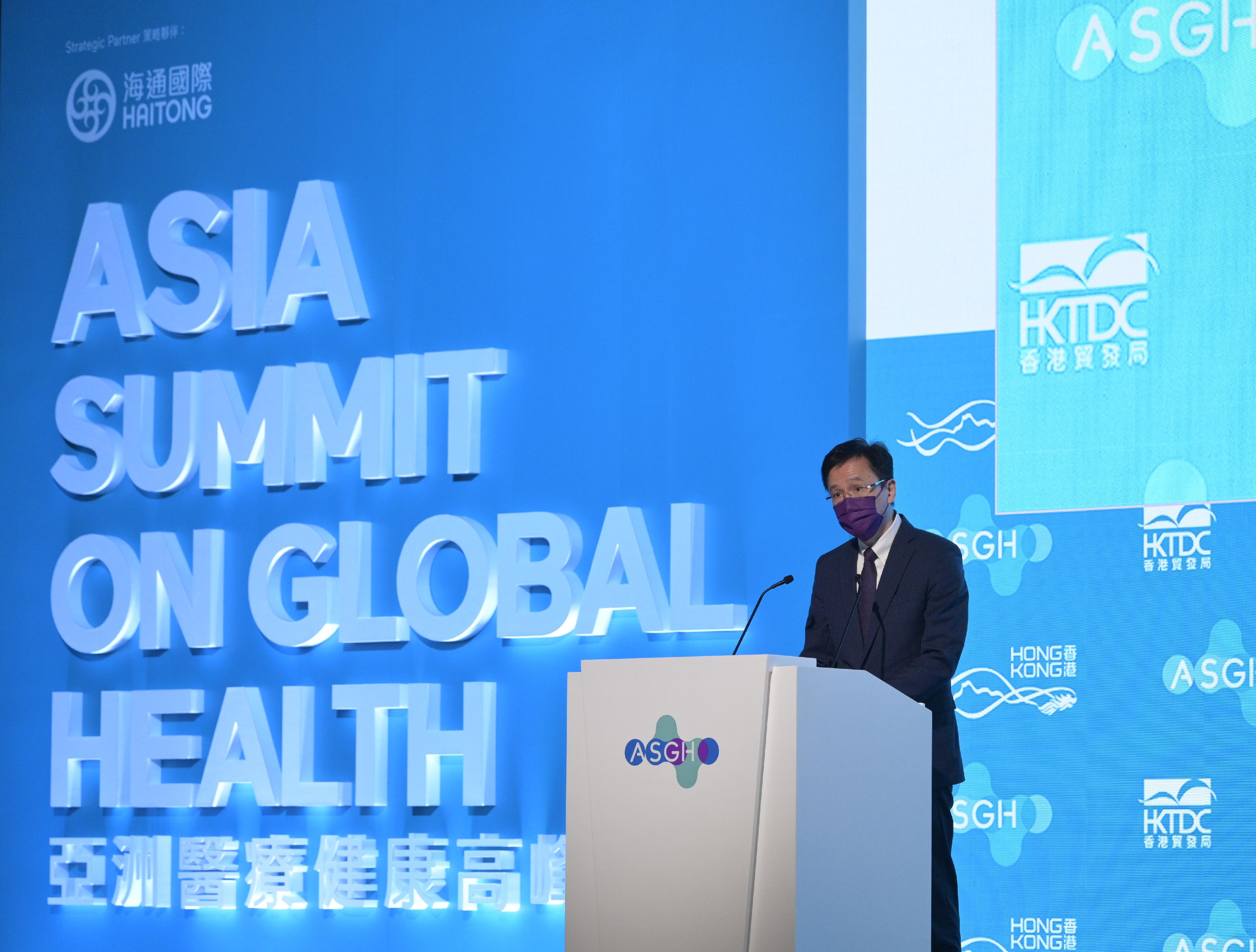 The Secretary for Innovation, Technology and Industry, Professor Sun Dong, speaks at the panel discussion session of the Asia Summit on Global Health today (November 10).