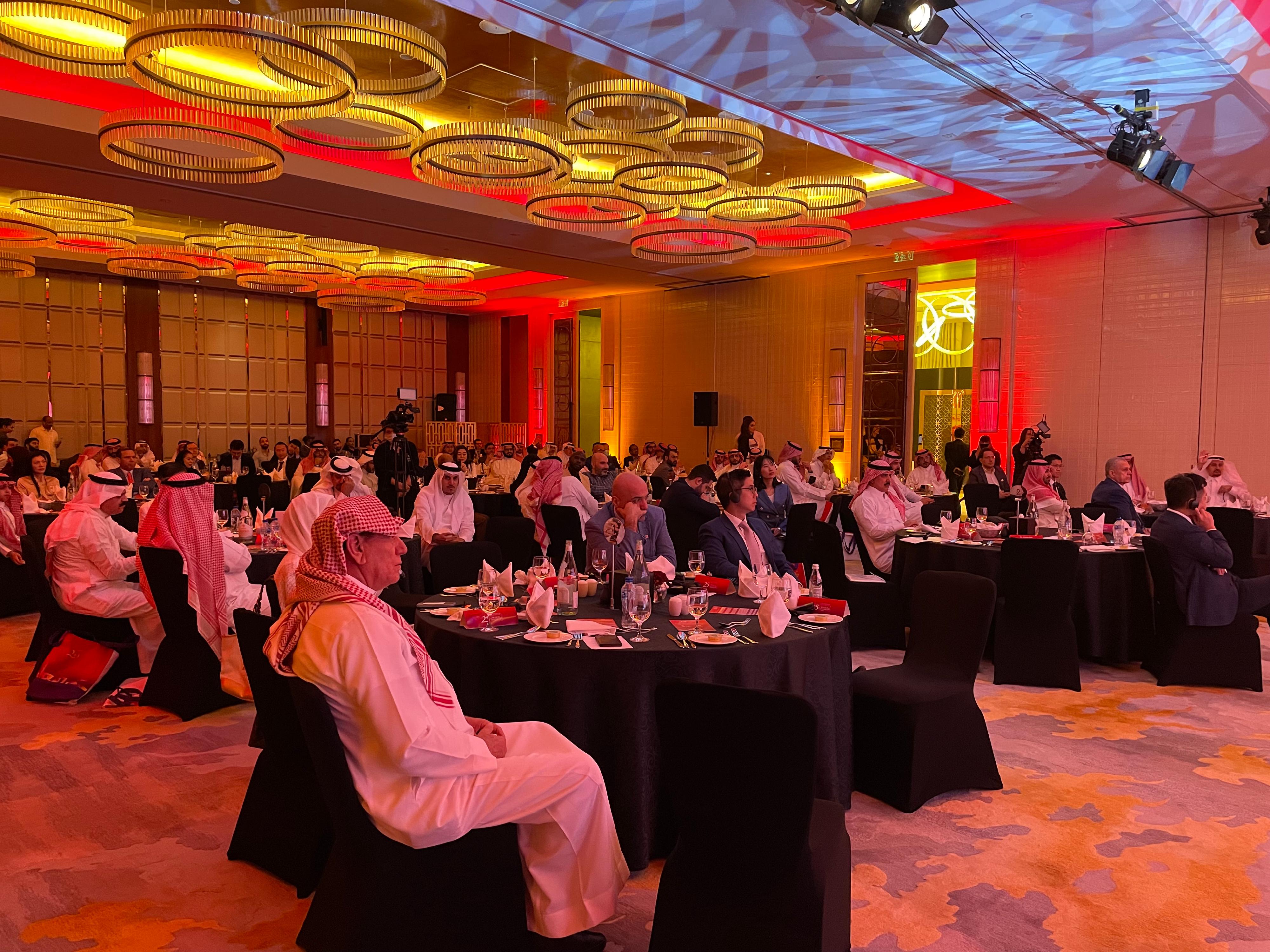 The Hong Kong Economic and Trade Office in Dubai (Dubai ETO) held a business seminar in Riyadh, Saudi Arabia, on November 10 (Riyadh time) to celebrate the 25th anniversary of the establishment of the Hong Kong Special Administrative Region. Photo shows guests attending the seminar.