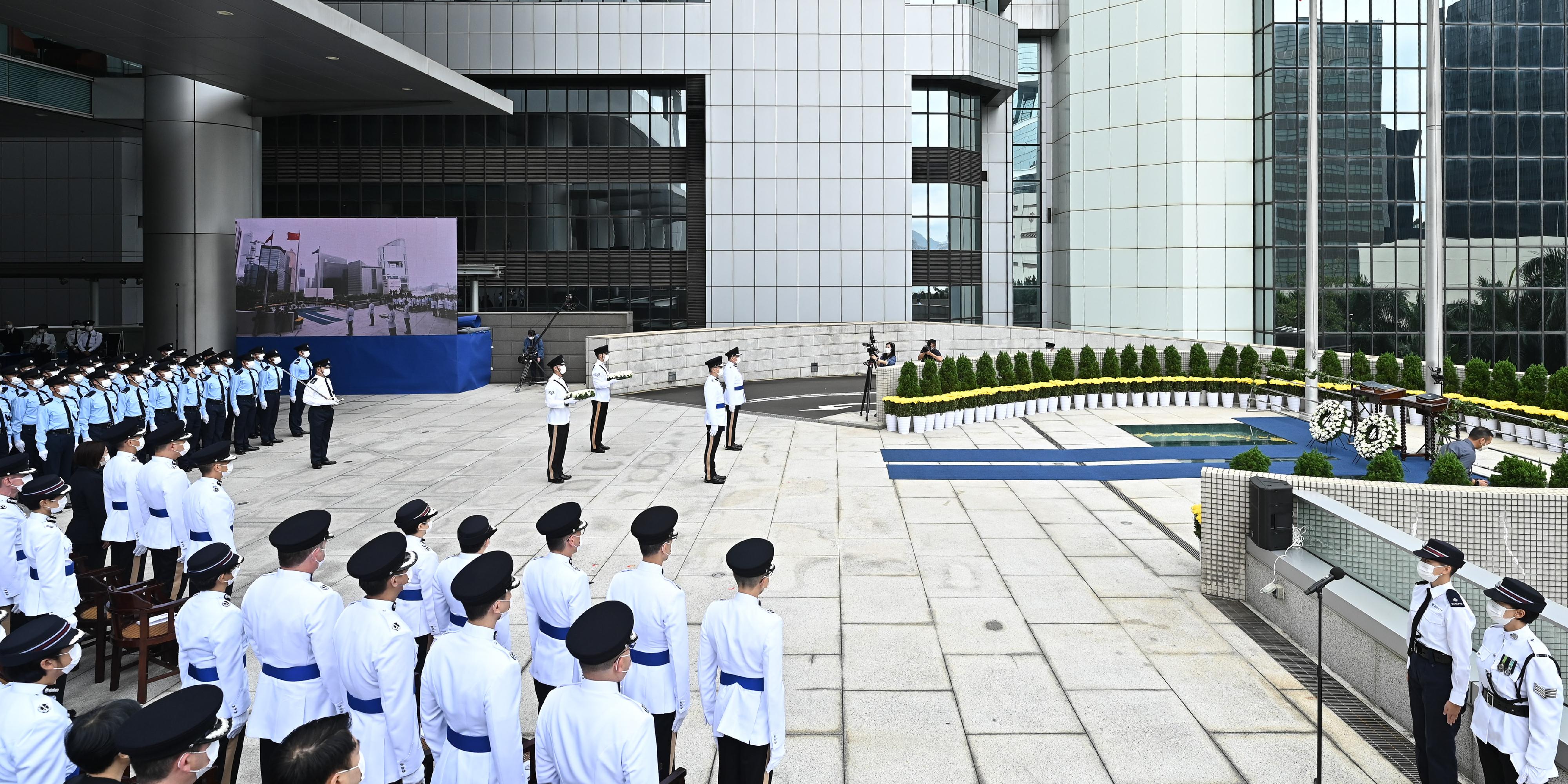 The Hong Kong Police Force holds a ceremony at the Police Headquarters this morning (November 11) to pay tribute to members of the Hong Kong Police Force and Hong Kong Auxiliary Police Force who have given their lives in the line of duty.