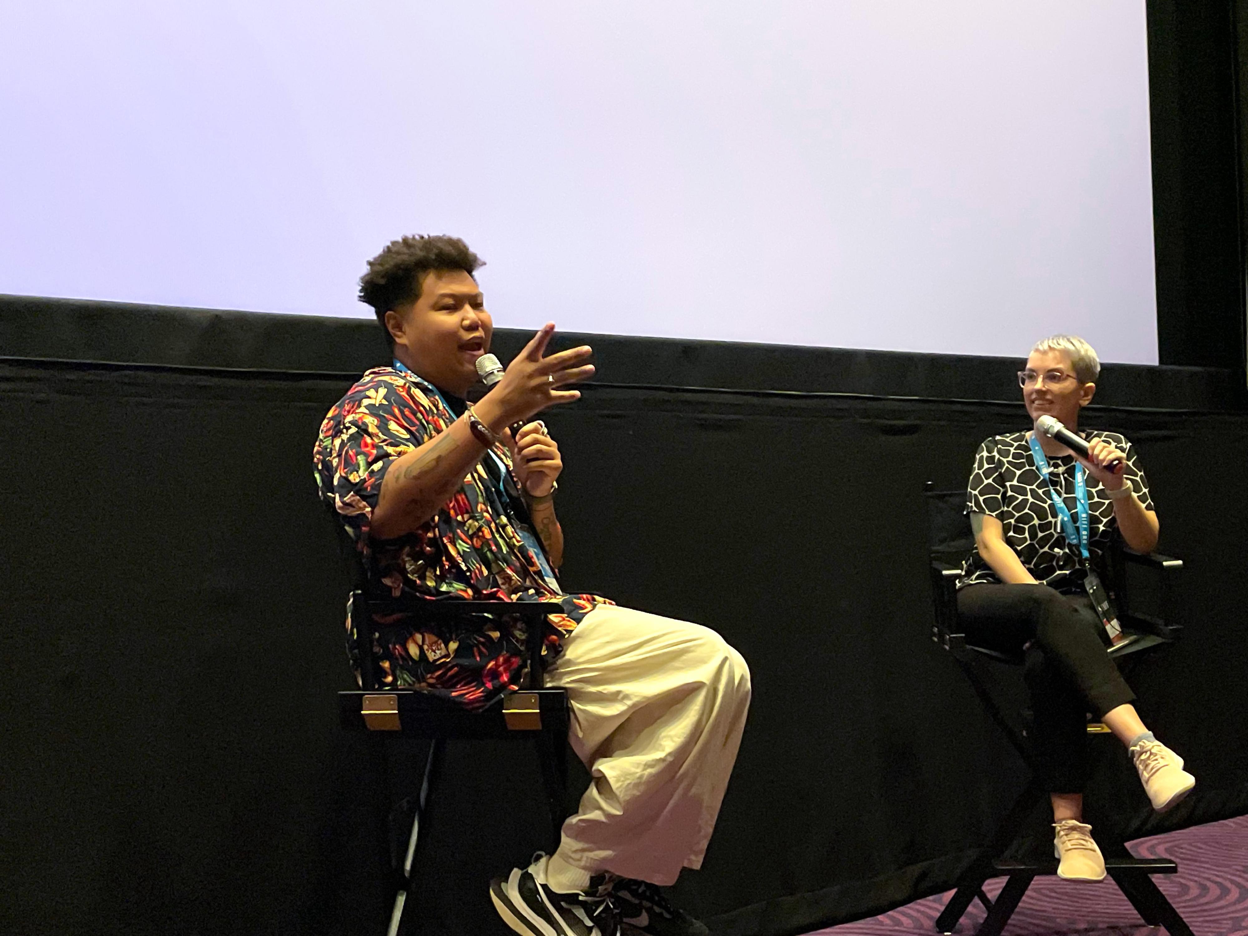 The Hong Kong Economic and Trade Office in San Francisco has sponsored the 42nd Hawai'i International Film Festival, which featured "Spotlight on Hong Kong" as part of its special presentation to showcase Hong Kong movies. Photo shows the director of "Chilli Laugh Story", Coba Cheng (left), speaking on his experience in making his debut film at the screening of the film at the festival on November 5 (Honolulu time) in Honolulu.
