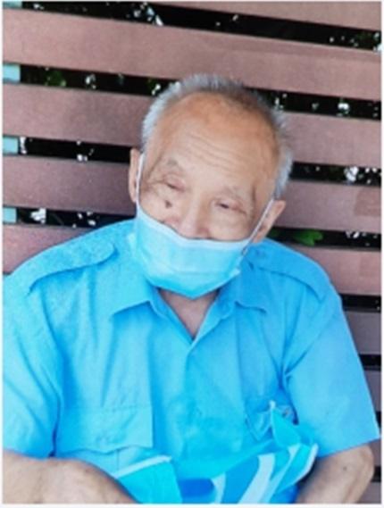 Hau Tak-yau, aged 82, is about 1.6 metres tall, 55 kilograms in weight and of thin build. He has a pointed face with yellow complexion and short white hair. He was last seen wearing a black long-sleeved jacket, blue short-sleeved shirt, black trousers and black shoes, carrying an orange recycle bag and holding a blue umbrella.
