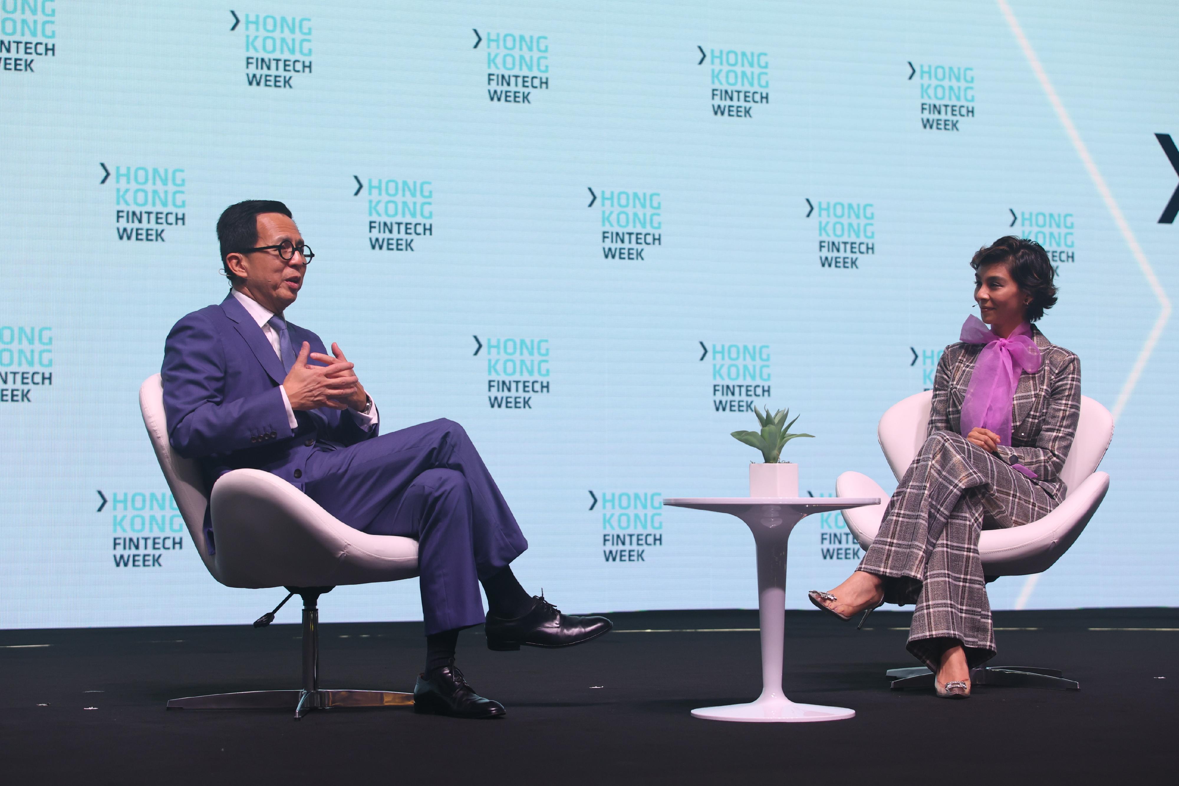 The five-day Hong Kong FinTech Week 2022 attracted over 30 000 visitors and more than five million online views from over 95 economies. Photo shows the Chairman and Chief Executive of Pacific Century Group, Mr Richard Li (left), sharing his insights on entrepreneurship, mentorship and success with the moderator on November 1.