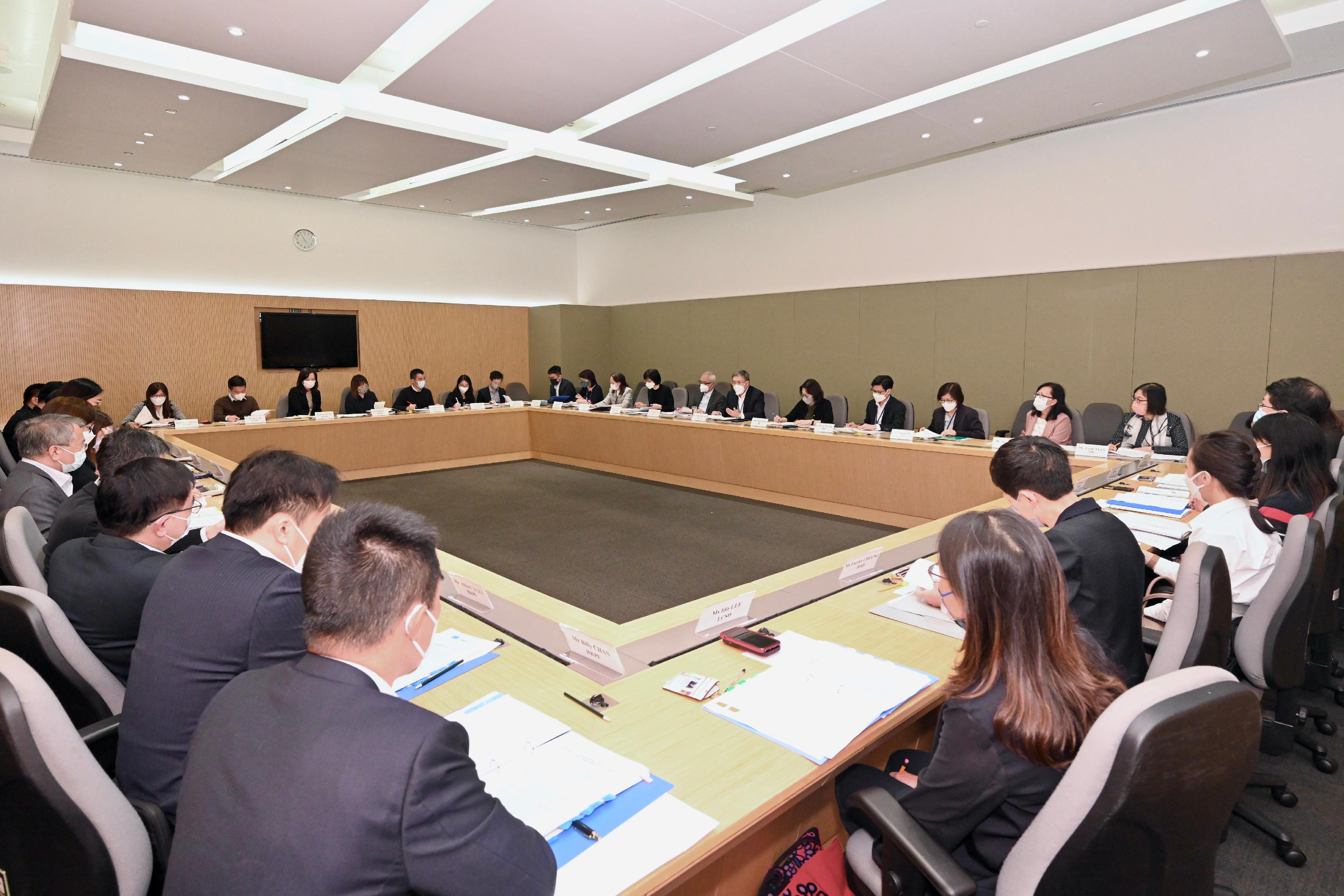 政務司副司長卓永興今日（十一月十四日）主持「地區事項統籌工作組」第三次會議。