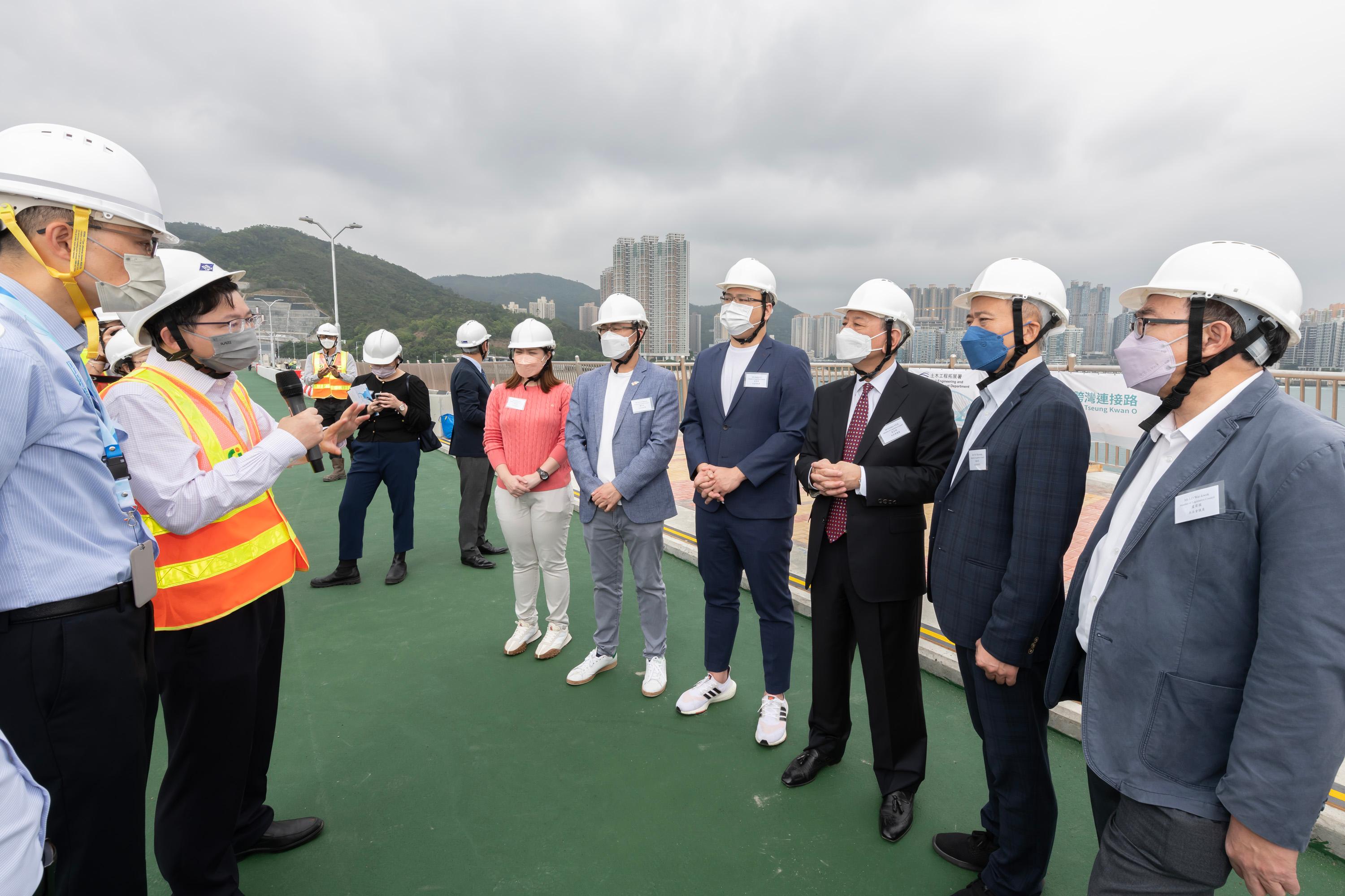 The Legislative Council (LegCo) Panel on Transport today (November 15) visited the Tseung Kwan O-Lam Tin Tunnel and Cross Bay Link, Tseung Kwan O. Photo shows LegCo Members visiting the marine viaduct of the Cross Bay Link, Tseung Kwan O, to learn about its design features.