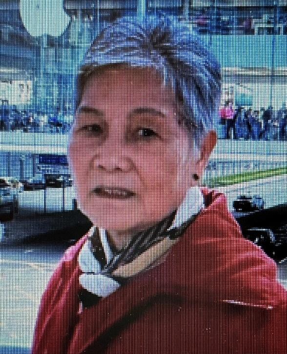 Lau Chiu-yin, aged 90, is about 1.52 metres tall, 48 kilograms in weight and of medium build. She has a round face with yellow complexion and short black and white hair. She was last seen wearing a multi-coloured long-sleeved shirt, black trousers, dark red shoes, purple hat and carrying a black umbrella.
