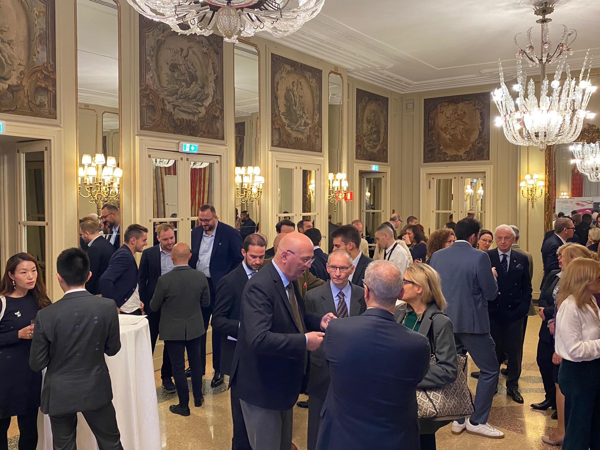 Italian entrepreneurs mingled during the networking reception after the business seminar in Milan, Italy on November 16 (Milan time) on opportunities in the Hong Kong health and medical sector.