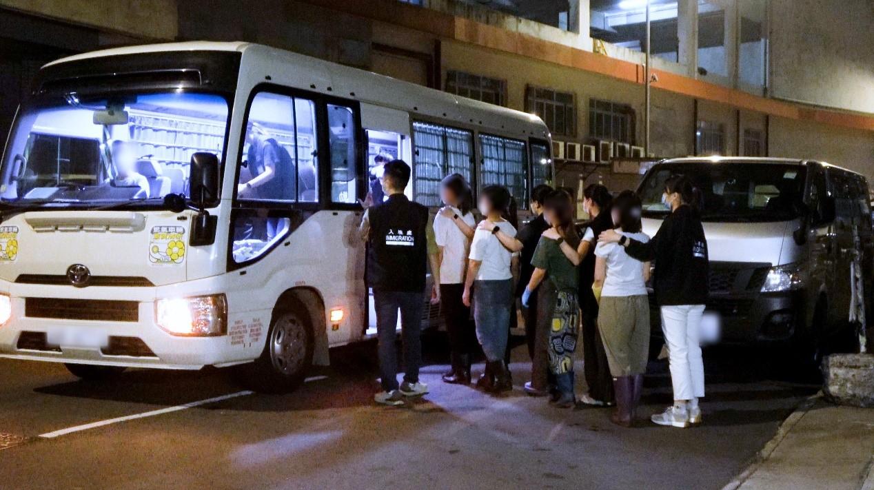 The Immigration Department mounted a series of territory-wide anti-illegal worker operations codenamed "Breakthrough" for three consecutive days from November 14 to yesterday (November 16). Photo shows suspected illegal workers arrested during an operation.
