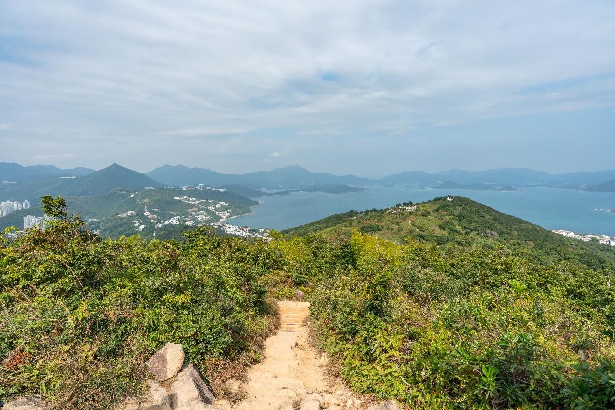 The Leisure and Cultural Services Department is remaking videos of the Hiking Scheme to enrich the information and to improve the quality so as to promote hiking, which is an activity suitable for families. Photo shows a view of Sai Kung in the Tai Au Mun - Hang Hau route.