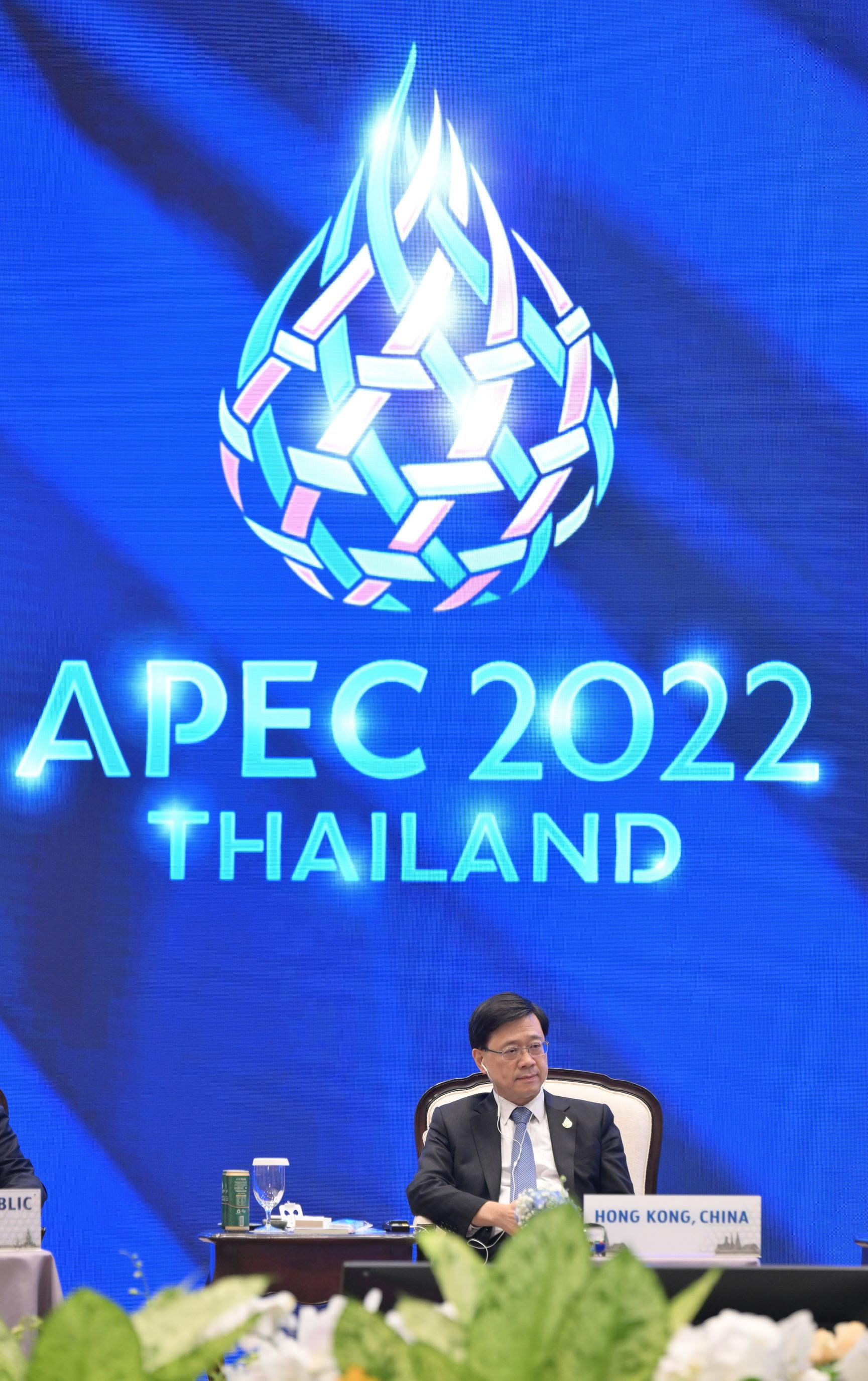 行政長官李家超今日（十一月十八日）下午在泰國曼谷出席亞太區經濟合作組織商貿諮詢理事會成員對話。
