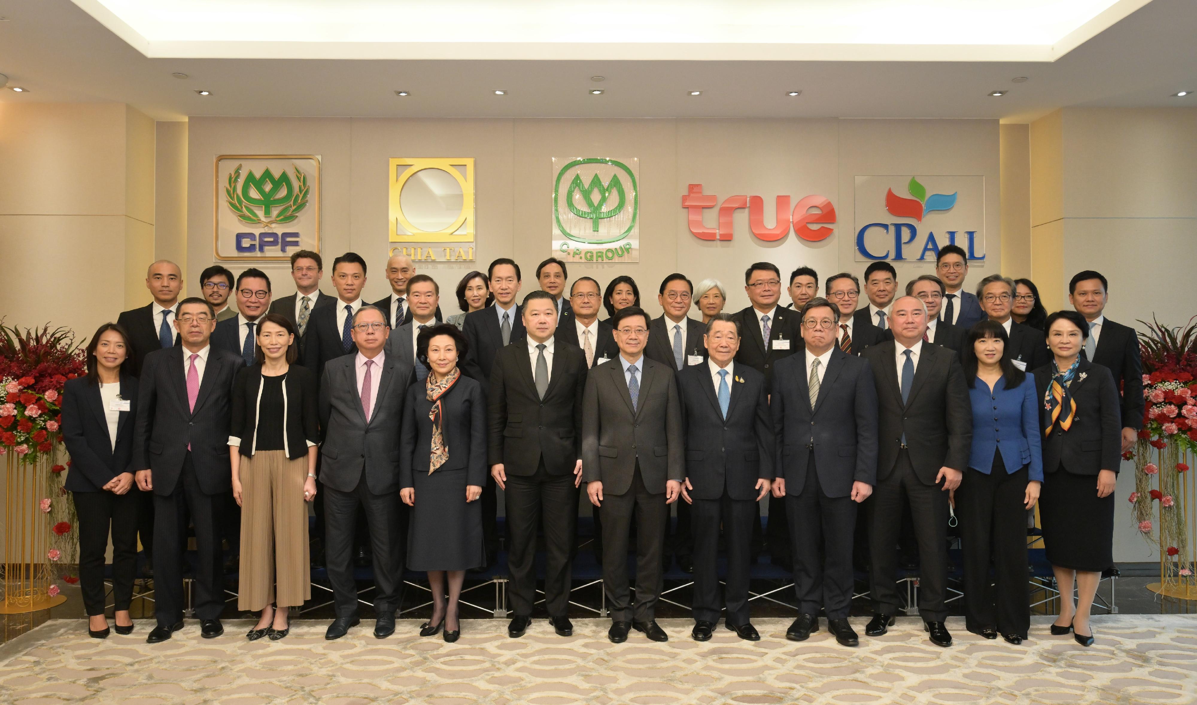 The Chief Executive, Mr John Lee, visited the Charoen Pokphand (CP) Group Company Limited in Bangkok, Thailand, today (November 20). Photo shows Mr Lee (first row, sixth right); the Secretary for Commerce and Economic Development, Mr Algernon Yau (first row, fourth right); the Chairman of the Hong Kong Trade Development Council, Dr Peter Lam (first row, fourth left); the Senior Chairman of the CP Group, Mr Dhanin Chearavanont (first row, fifth right); the Hong Kong business delegation, and the Group's representatives. 
