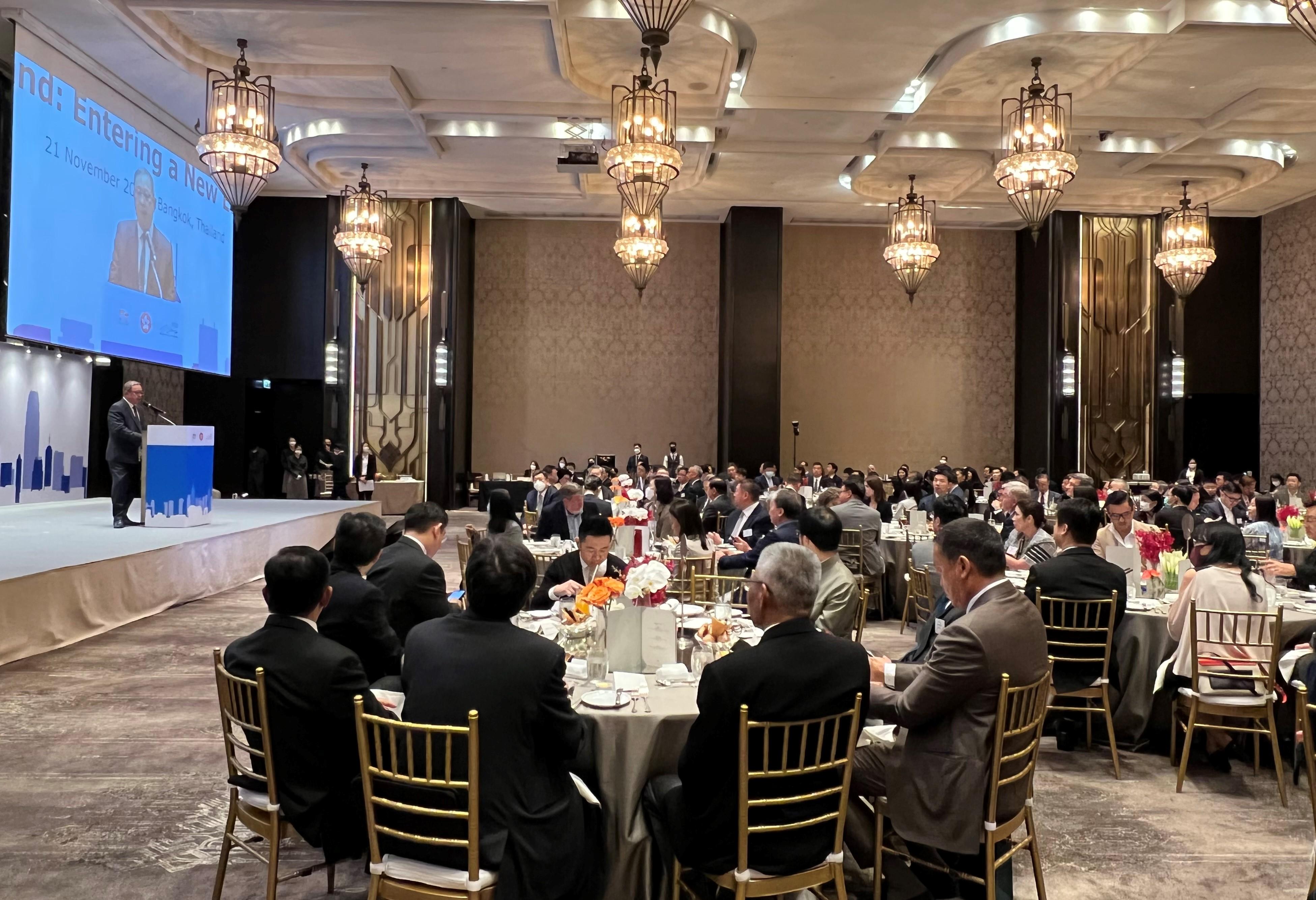 The Secretary for Commerce and Economic Development, Mr Algernon Yau, and a Hong Kong business delegation shared with Thai business sectors Hong Kong’s favourable business environment and immense opportunities at a business seminar-cum-lunch in Bangkok, Thailand, today (November 21). More than 200 guests attended the event.