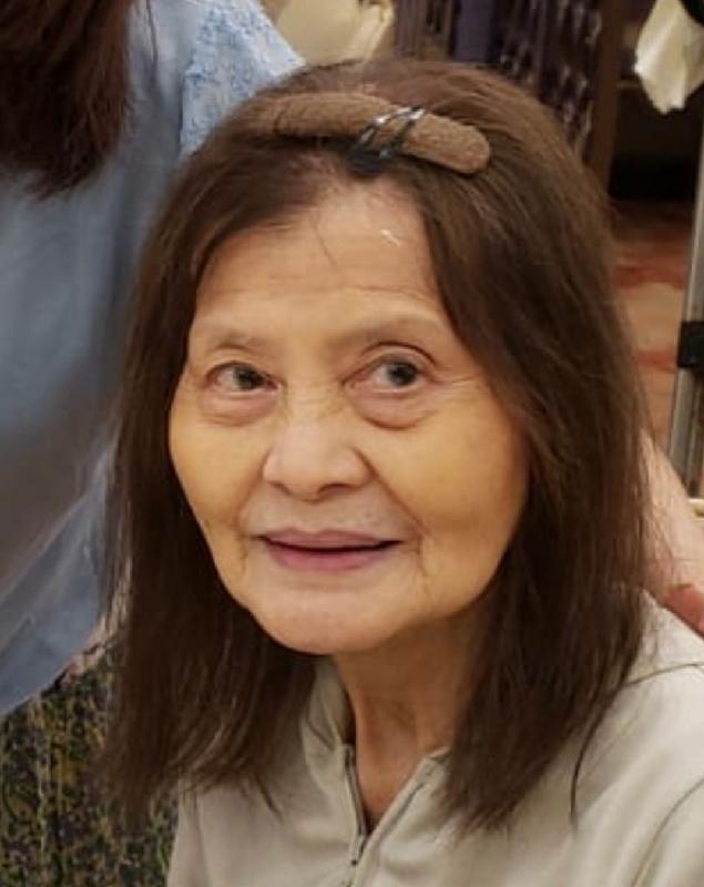 Loo Lai-siang, aged 79, is about 1.3 metres tall, 36 kilograms in weight and of thin build. She has a pointed face with yellow complexion and long black and white hair. She was last seen wearing a dark-coloured long-sleeved shirt, a light-coloured vest jacket, dark-coloured trousers and white shoes.
