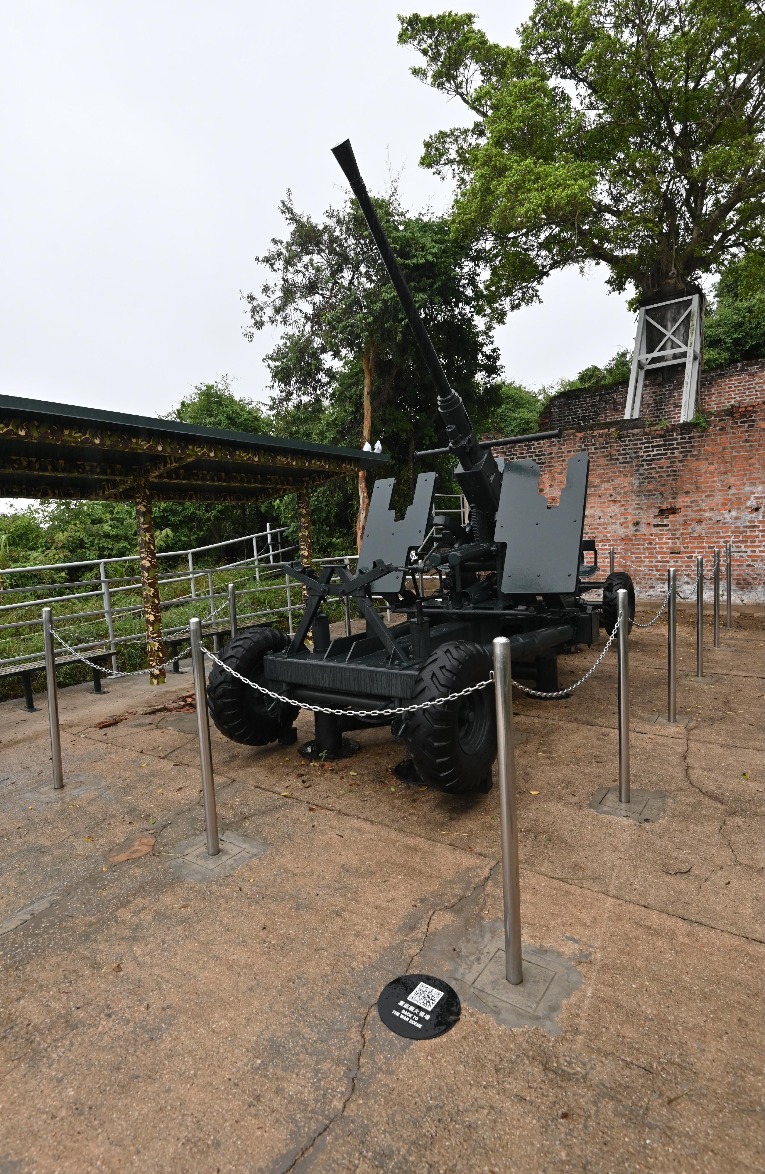 The Hong Kong Museum of Coastal Defence will reopen to the public from tomorrow (November 24). Visitors can obtain more multimedia content about the exhibits through the “iM Guide” mobile app. Picture shows barrack ruins and an anti-aircraft gun on the Lyemun Fort Historical Trail.