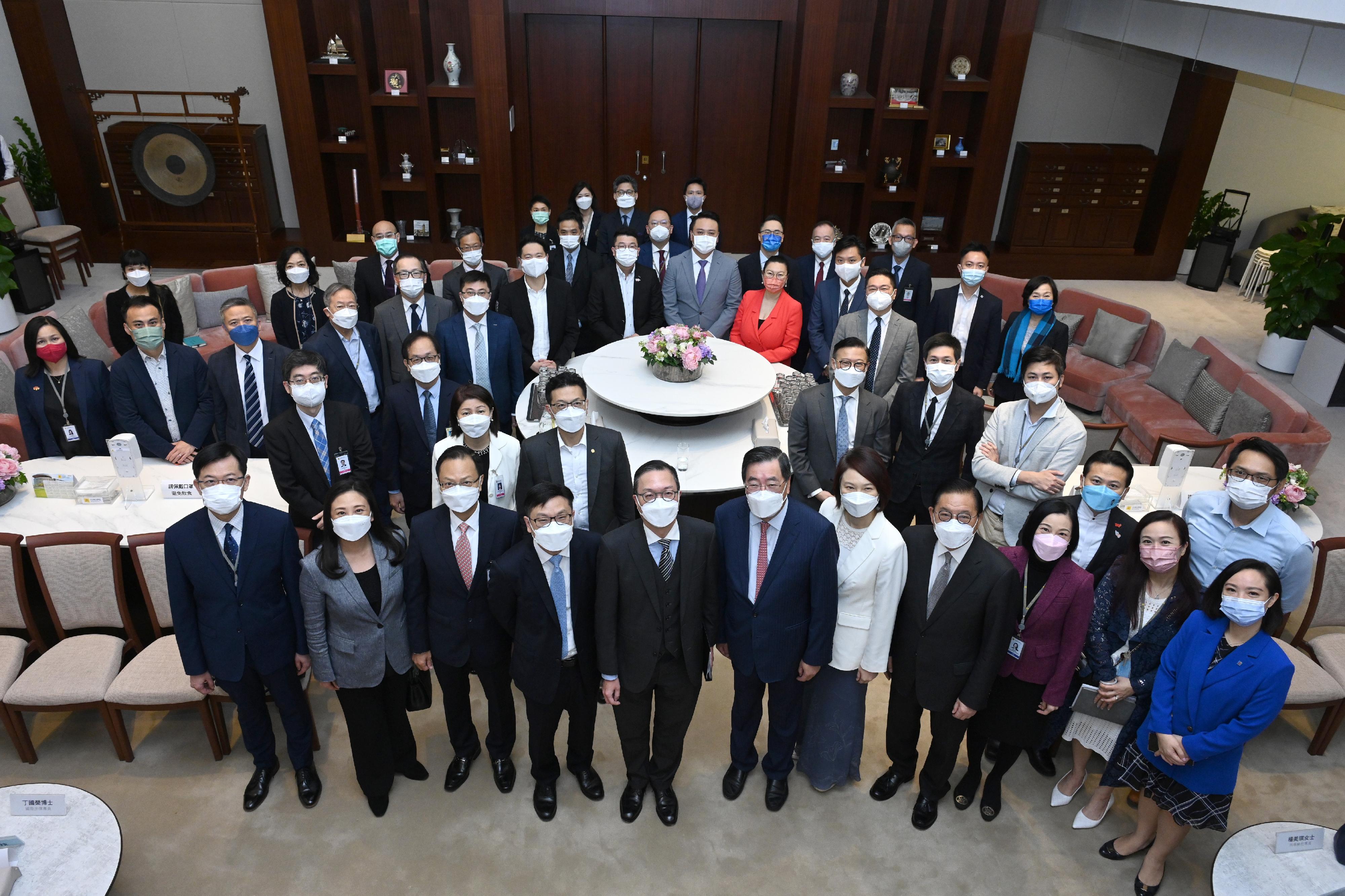 The Secretary for Justice, Mr Paul Lam, SC, attended the Ante Chamber exchange session at the Legislative Council (LegCo) today (November 23). Photo shows Mr Lam (first row, fifth left); the President of the LegCo, Mr Andrew Leung (first row, sixth left); the Deputy Secretary for Justice, Mr Cheung Kwok-kwan (second row, third right); and LegCo Members before the meeting.