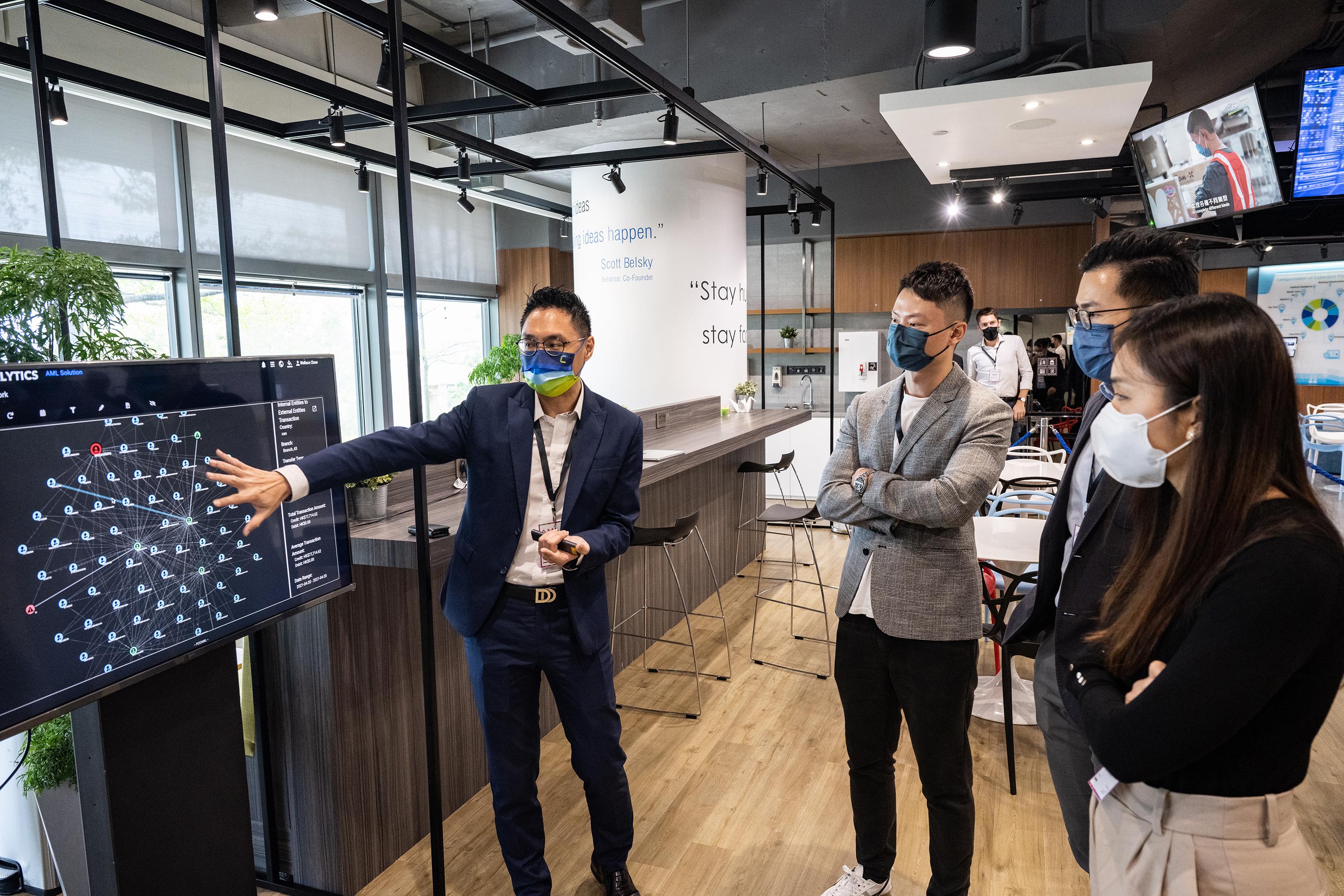 The Hong Kong Monetary Authority and Cyberport co-hosted the third Anti-Money Laundering Regtech Lab today (November 24), with support from Deloitte. Photo shows technology companies in Cyberport demonstrating relevant Regtech tools and services to participating banks at Regtech Connect.