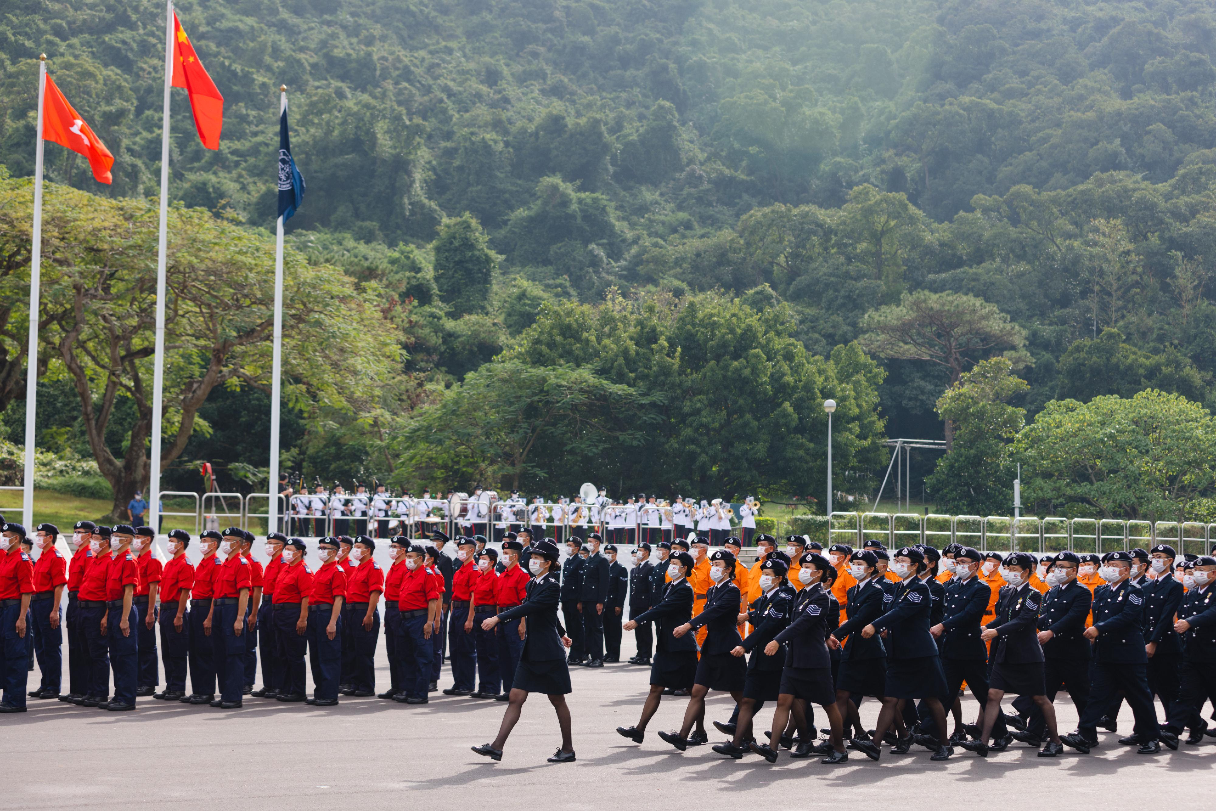 The Civil Aid Service (CAS) held the "Celebration of the 25th Anniversary of the Establishment of HKSAR and CAS 70th Anniversary Parade" today (November 27) at the Hong Kong Police College. Photo shows the CASfully adopting the Chinese-style foot drill and drill commands in Putonghua at the Parade to demonstrate national identity.
