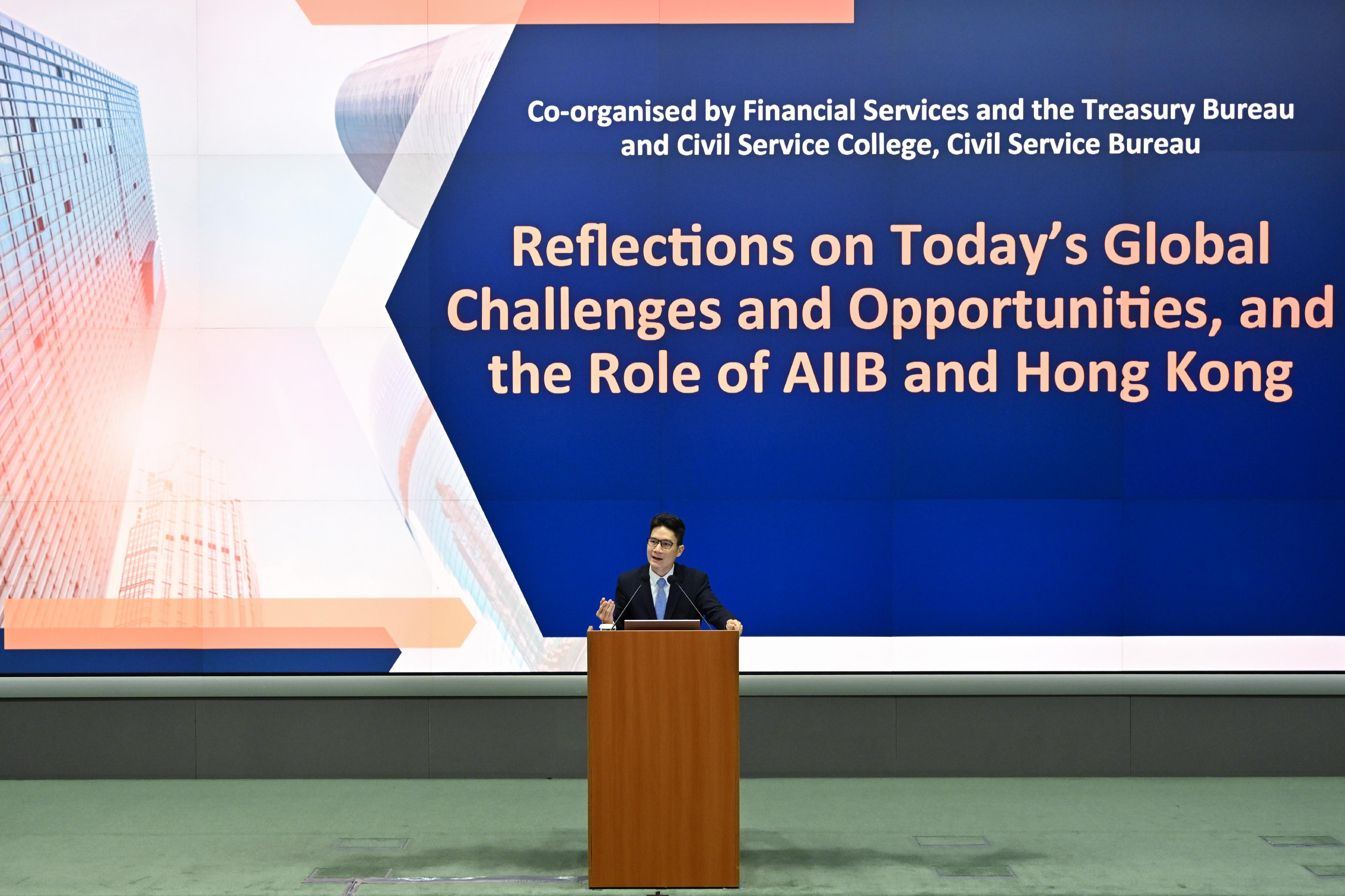 The President of the Asian Infrastructure Investment Bank (AIIB), Mr Jin Liqun, today (November 29) delivered a talk on "Reflections on Today's Global Challenges and Opportunities, and the Role of AIIB and Hong Kong" at the Central Government Offices. The talk was jointly organised by the Financial Services and the Treasury Bureau and the Civil Service College of the Civil Service Bureau. Photo shows the Acting Secretary for Financial Services and the Treasury, Mr Joseph Chan, speaking at the talk.