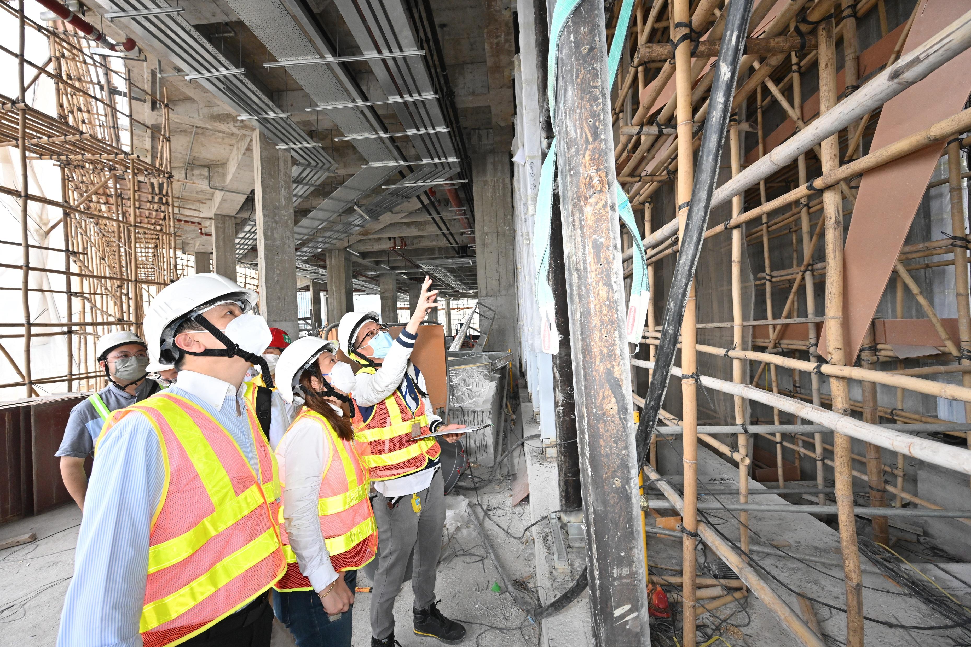 The Labour Department concluded a special enforcement operation targeting construction sites of new works and work-at-height safety to curb unsafe work practices on construction sites in November. Photo shows the Commissioner for Labour, Ms May Chan (second right), and the Deputy Commissioner for Labour (Occupational Safety and Health), Mr Vincent Fung (first left), inspecting a construction site.
