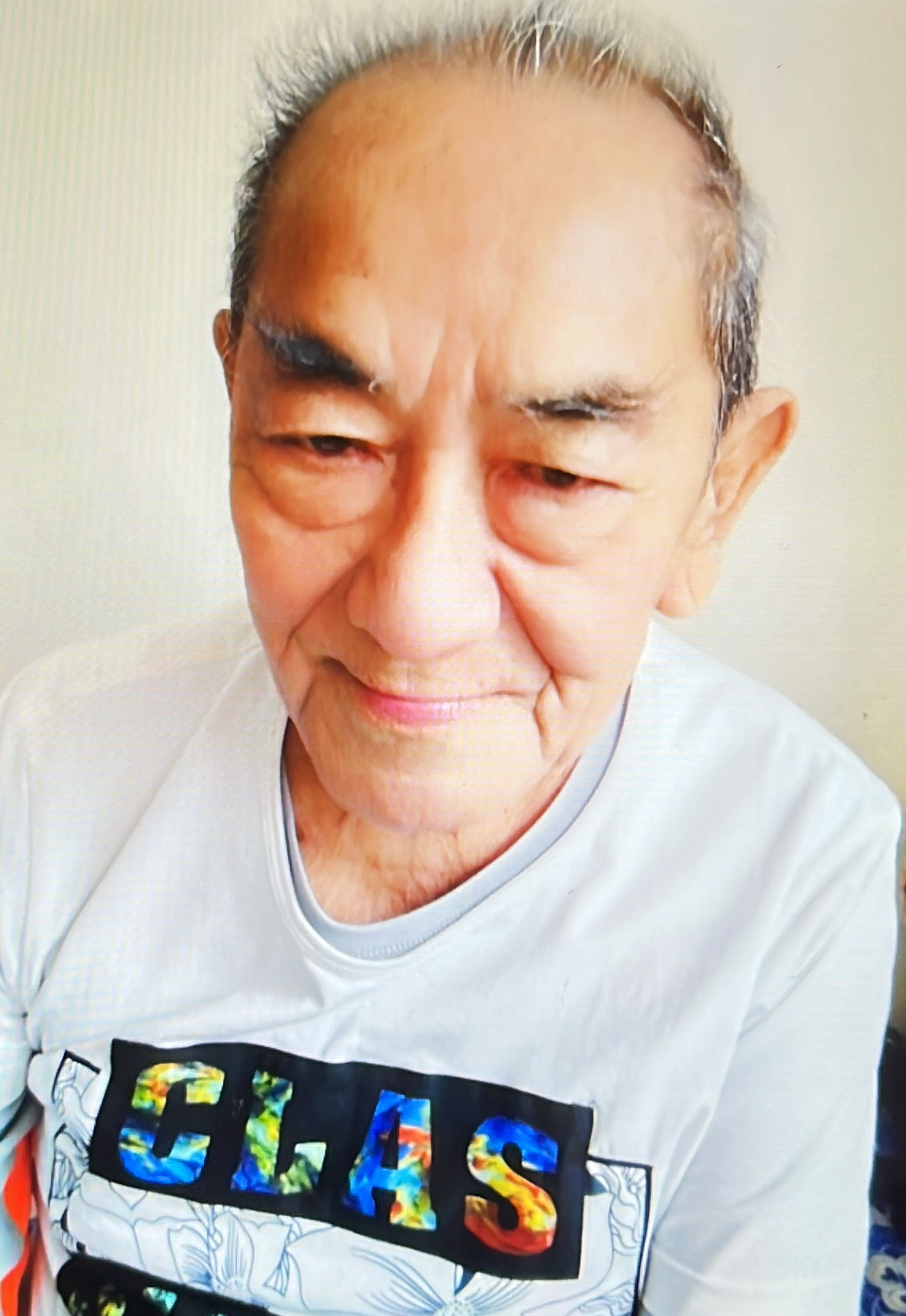 Lee Chung-shing, aged 84, is about 1.7 metres tall and of thin build. He has a long face with yellow complexion and short gray and black hair. He was last seen wearing a white T-shirt, black trousers and black shoes.