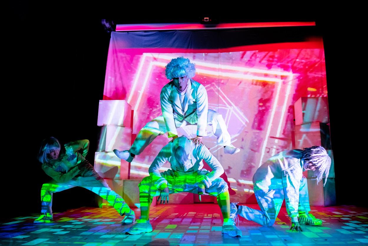 The Leisure and Cultural Services Department will present four performances of the multimedia physical theatre production "Techno Circus" by Japanese art troupe SIRO-A under its "Cheers!" Series. Photo shows a programme still from "Techno Circus".