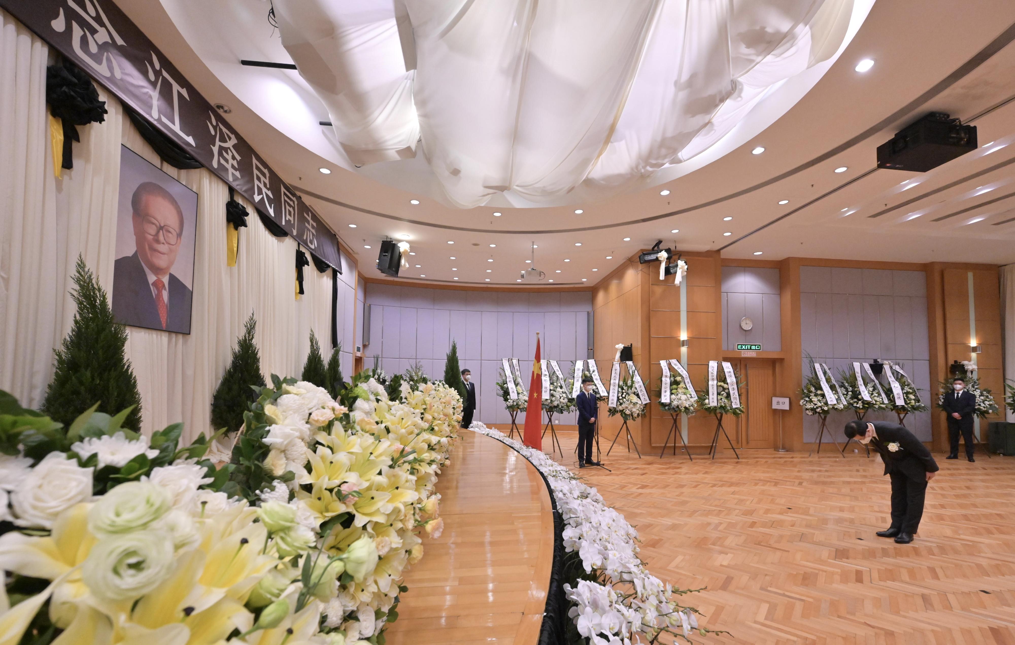 The Liaison Office of the Central People's Government in the Hong Kong Special Administrative Region (HKSAR) set up a mourning hall inside its office building for the late Former President of the People's Republic of China, Mr Jiang Zemin. Photo shows the Chief Executive, Mr John Lee, today (December 1) visiting the mourning hall to send condolences and express profound respect for President Jiang on behalf of the HKSAR.