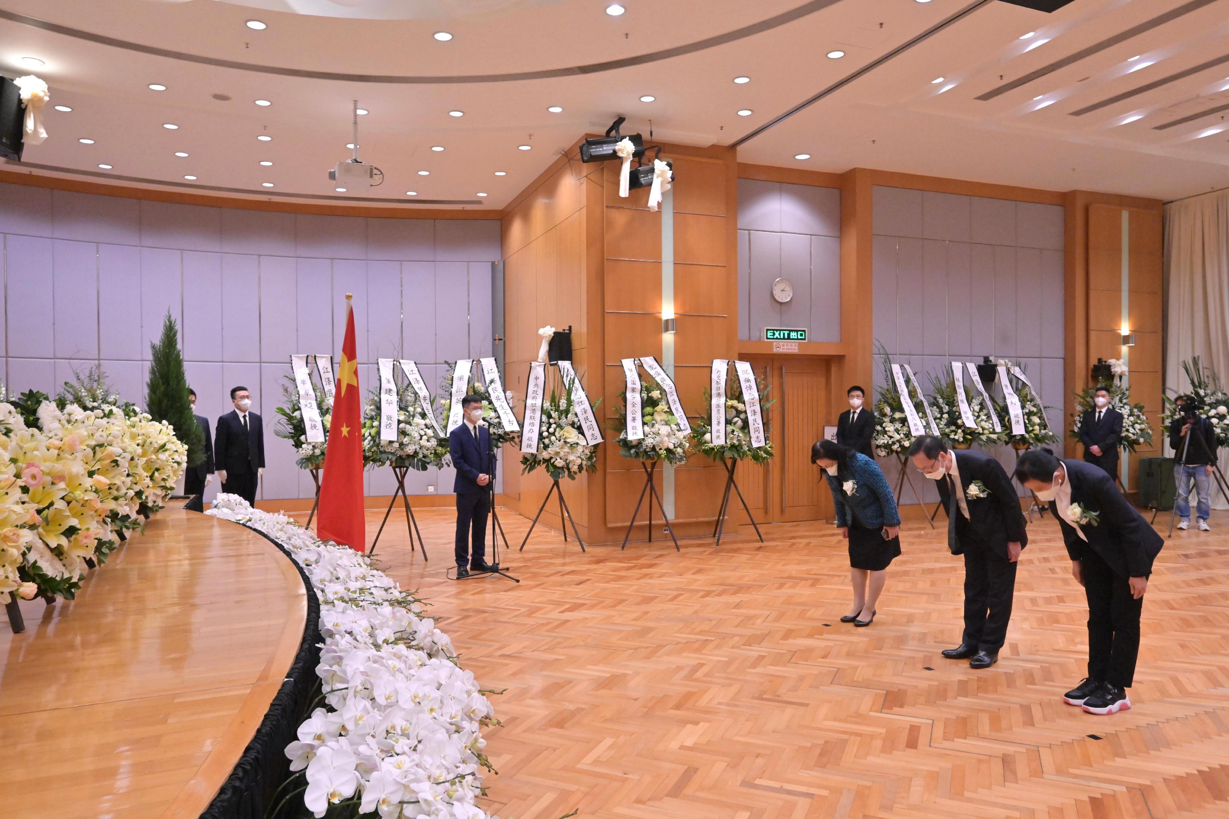 The Liaison Office of the Central People's Government in the Hong Kong Special Administrative Region set up a mourning hall inside its office building for the late Former President of the People's Republic of China, Mr Jiang Zemin. Photo shows (from left) Non-official Members of the Executive Council Mrs Margaret Leung, Mr Chan Kin-por and Dr Eliza Chan paying tribute and expressing profound condolences over President Jiang's passing.
