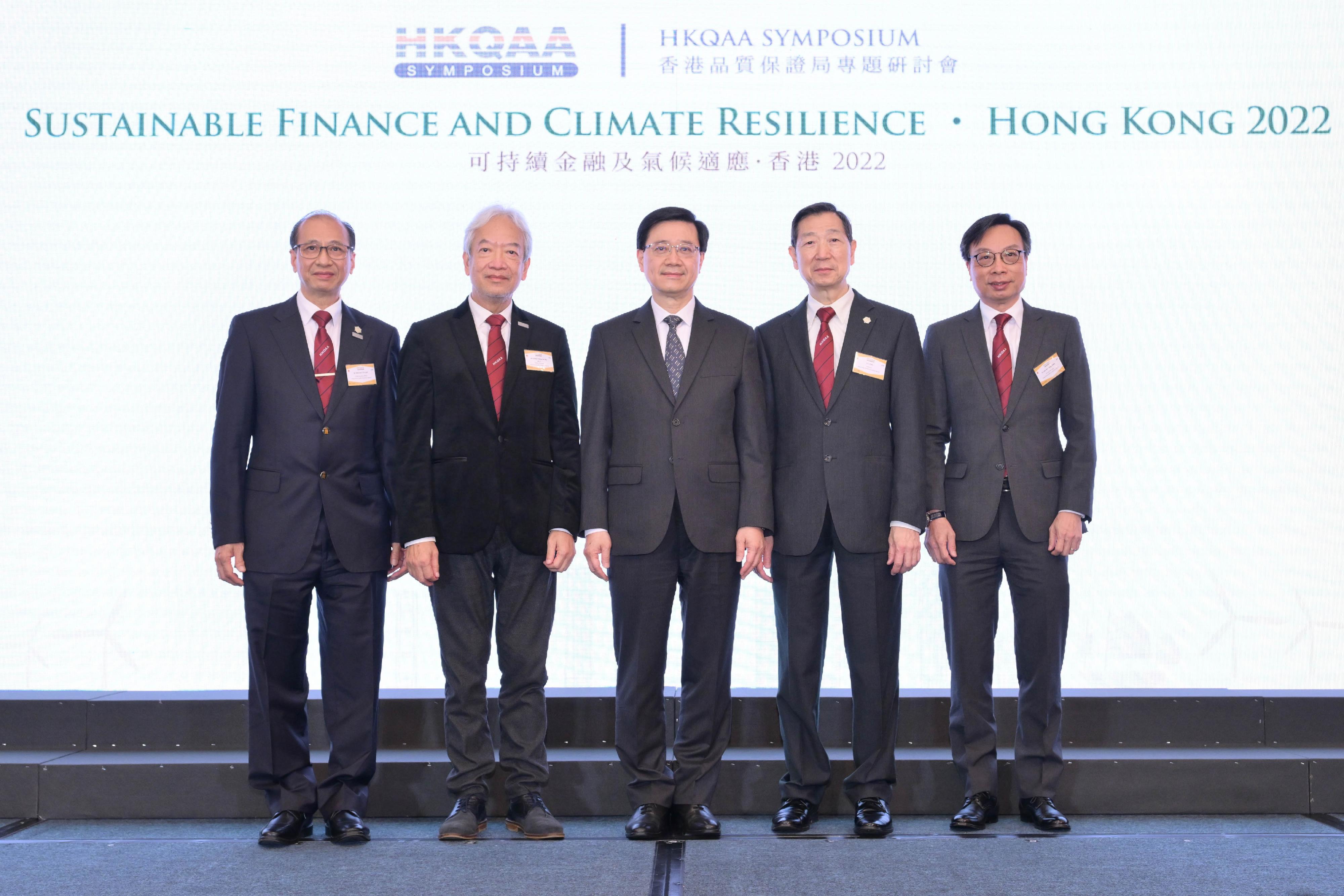 The Chief Executive, Mr John Lee, attended the HKQAA International Symposium - Sustainable Finance and Climate Resilience • Hong Kong 2022 today (December 1). Photo shows Mr Lee (centre); the Chairman of the Hong Kong Quality Assurance Agency (HKQAA), Mr Ho Chi-shing (second right), and other guests at the event.