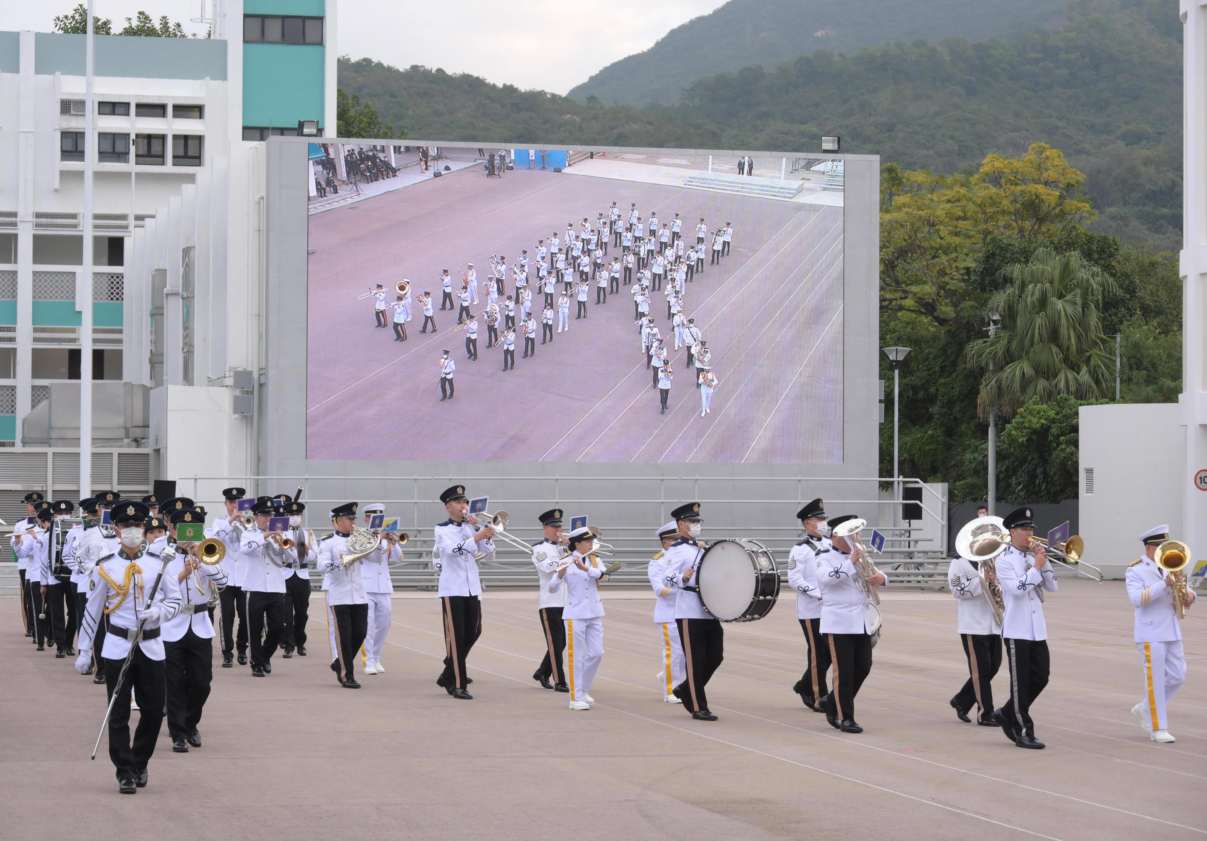 保安局今日（十二月四日）举行宪法四十周年升旗仪式。图示纪律部队联合乐队的军乐操。

