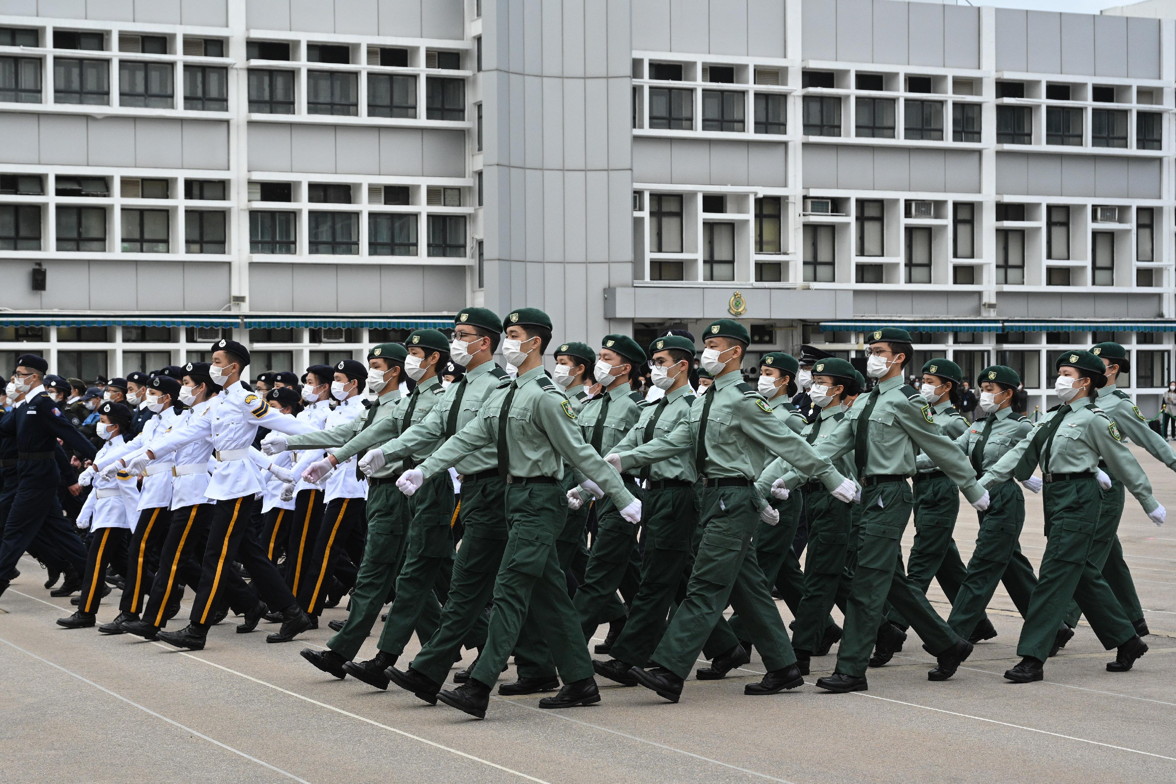 保安局今日（十二月四日）举行宪法四十周年升旗仪式。图示九支青少年队伍步操进场。