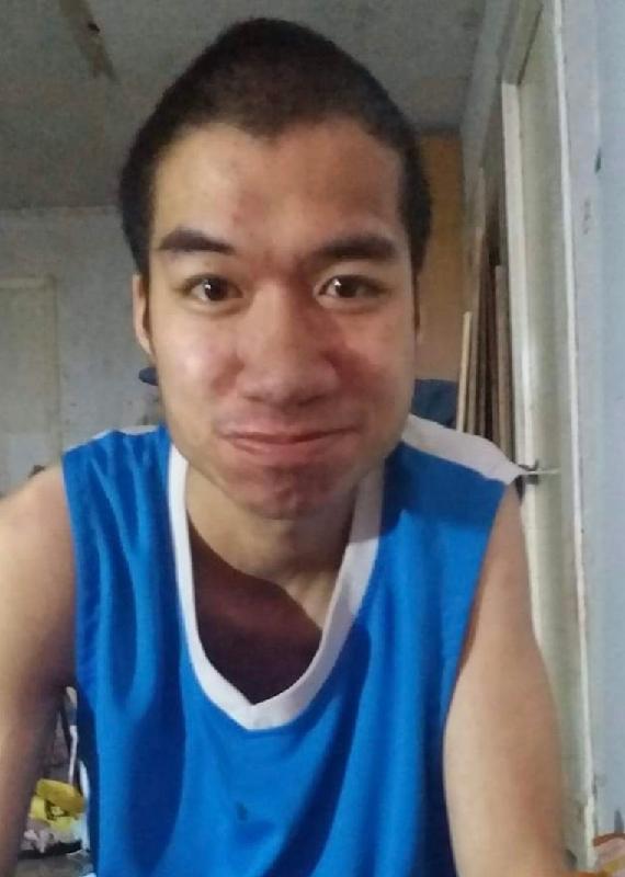 Heung Man-ki, aged 29, is about 1.7 metres tall, 63 kilograms in weight and of thin build. He has a long face with yellow complexion and short black hair. He was last seen wearing a blue jacket, dark-coloured trousers and dark-coloured sneakers.
