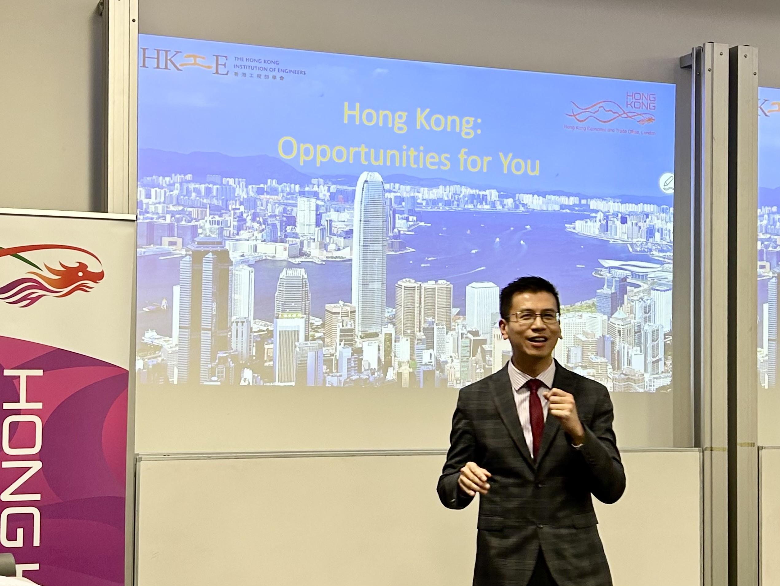 The Hong Kong Economic and Trade Office, London (London ETO) co-organised a seminar with the Hong Kong Institution of Engineers at Imperial College London on December 9 (London Time). Photo shows the Director-General of the London ETO, Mr Gilford Law, delivering a speech at the seminar.