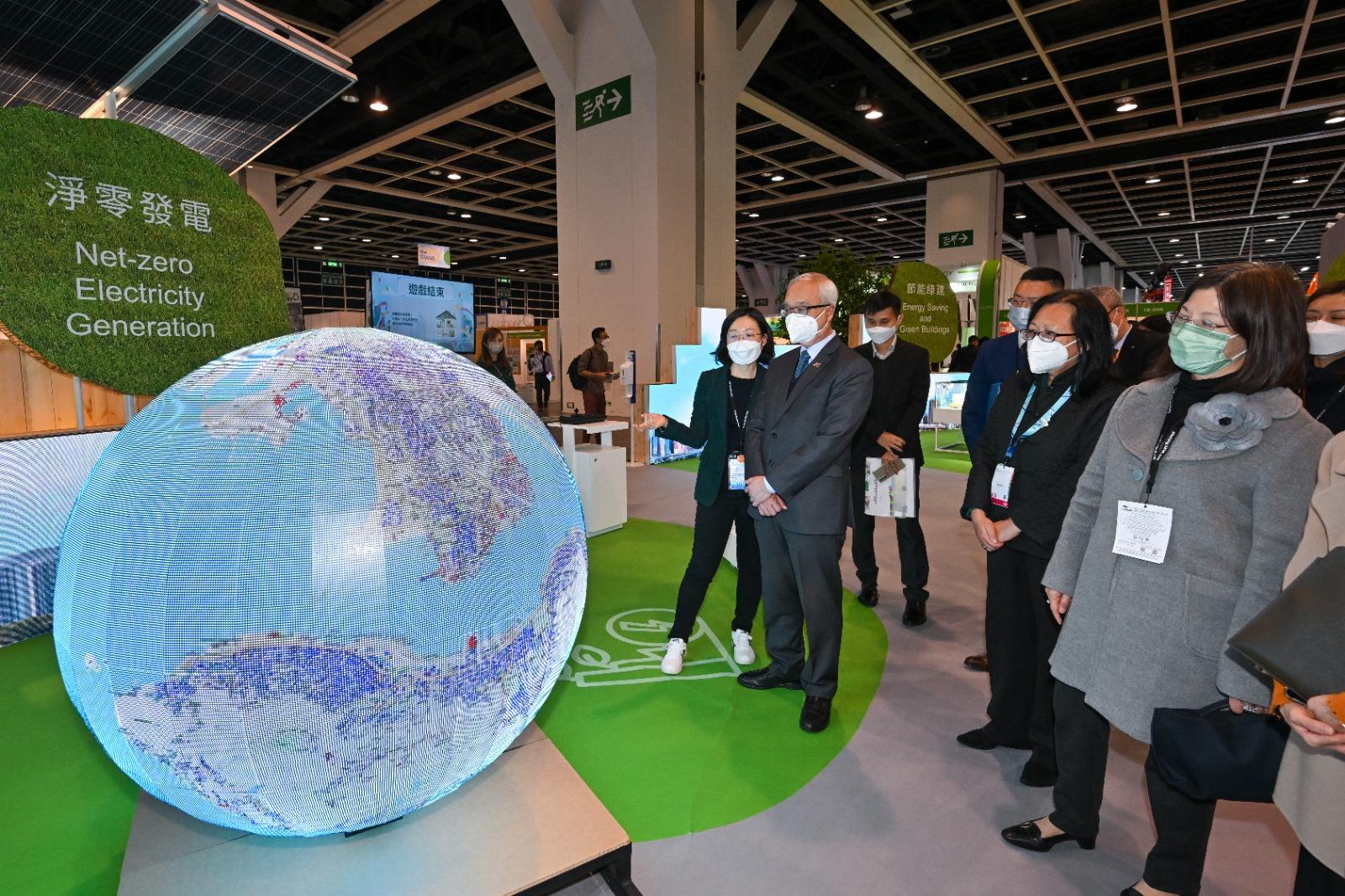 The Secretary for Environment and Ecology, Mr Tse Chin-wan (second left), visits the 17th Eco Expo Asia today (December 14) and is briefed on the strategies and renewable energy initiatives carried out by the Government to achieve net-zero electricity generation in the "Net-zero Electricity Generation" zone.
