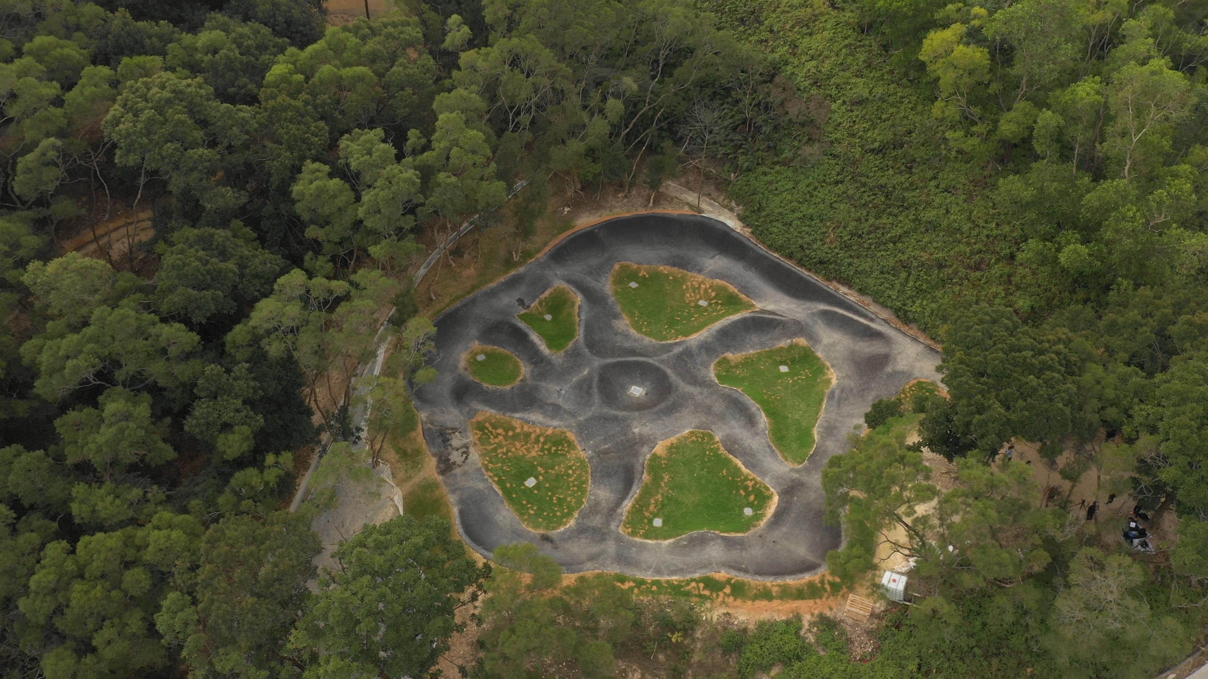 The Mui Wo Mountain Bike Practice Ground opens today (December 17). Photo shows a pump track in the practice ground.
