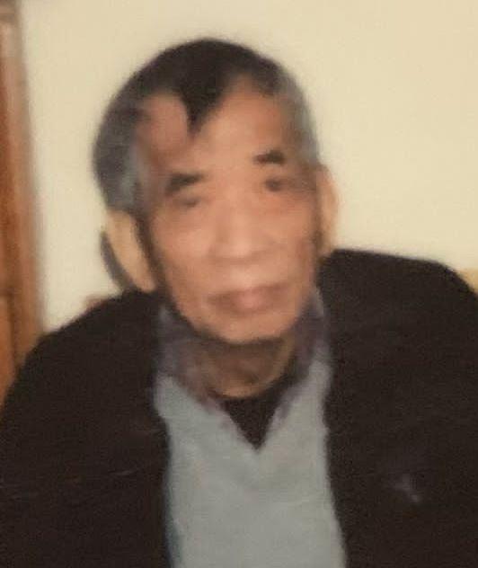 Hung Yat-cheong, aged 74, is about 1.65 metres tall, 65 kilograms in weight and of medium build. He has a round face with yellow complexion and short white hair. He was last seen wearing a black jacket, black trousers, black shoes and a white mask.
