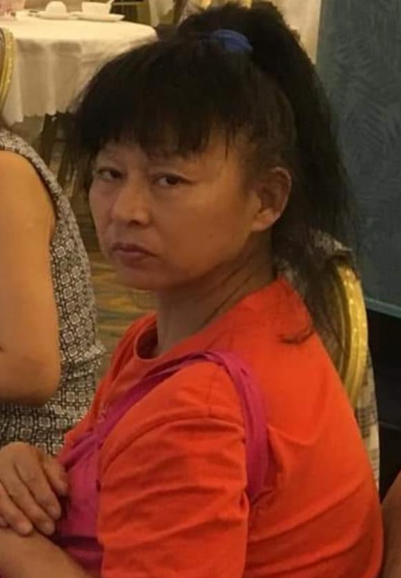 Shum Pak-sha, aged 63, is about 1.5 metres tall, 50 kilograms in weight and of thin build. She has a pointed face with yellow complexion and long black hair. She was last seen wearing a white long-sleeved shirt, dark-coloured trousers, grey sandals and carrying two luggage in black and grey respectively.
