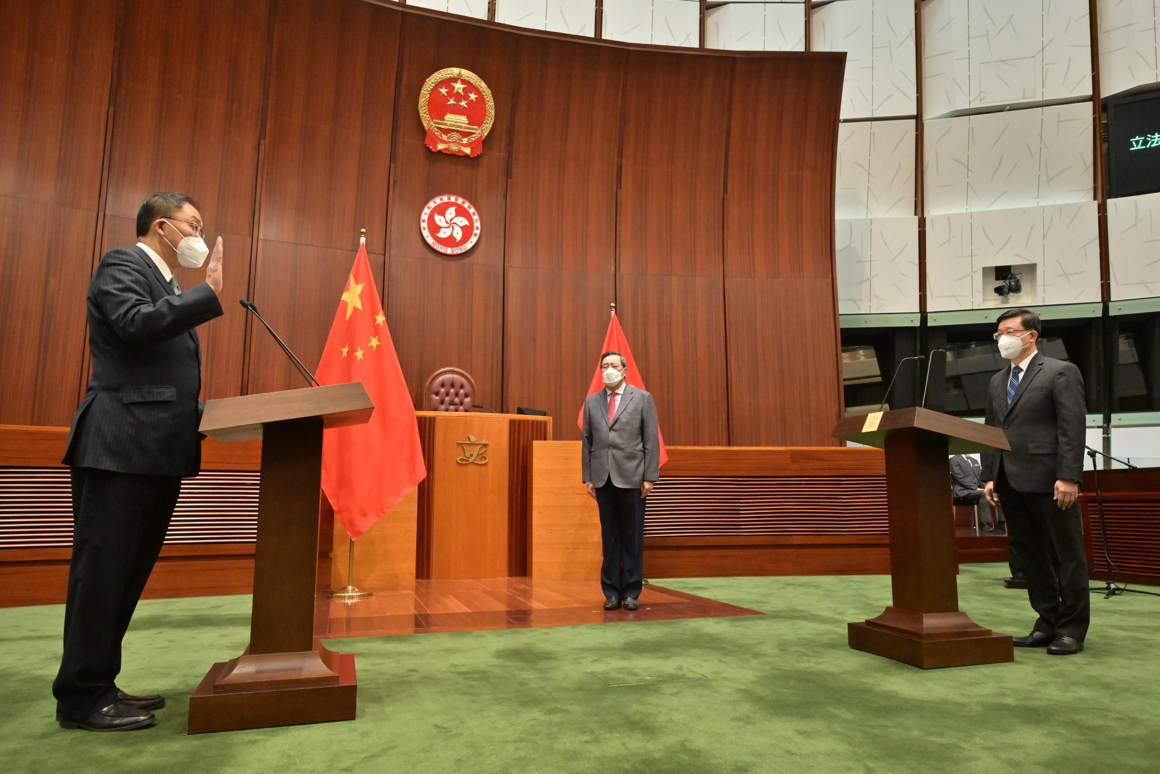 The Chief Executive, Mr John Lee, administers the oath-taking of the four elected members returned by the 2022 Legislative Council (LegCo) Election Committee constituency by-election at the Chamber of the LegCo Complex this morning (December 19). Photos shows Mr Lee (right) administering the oath-taking of Mr William Wong Kam-fai (left).