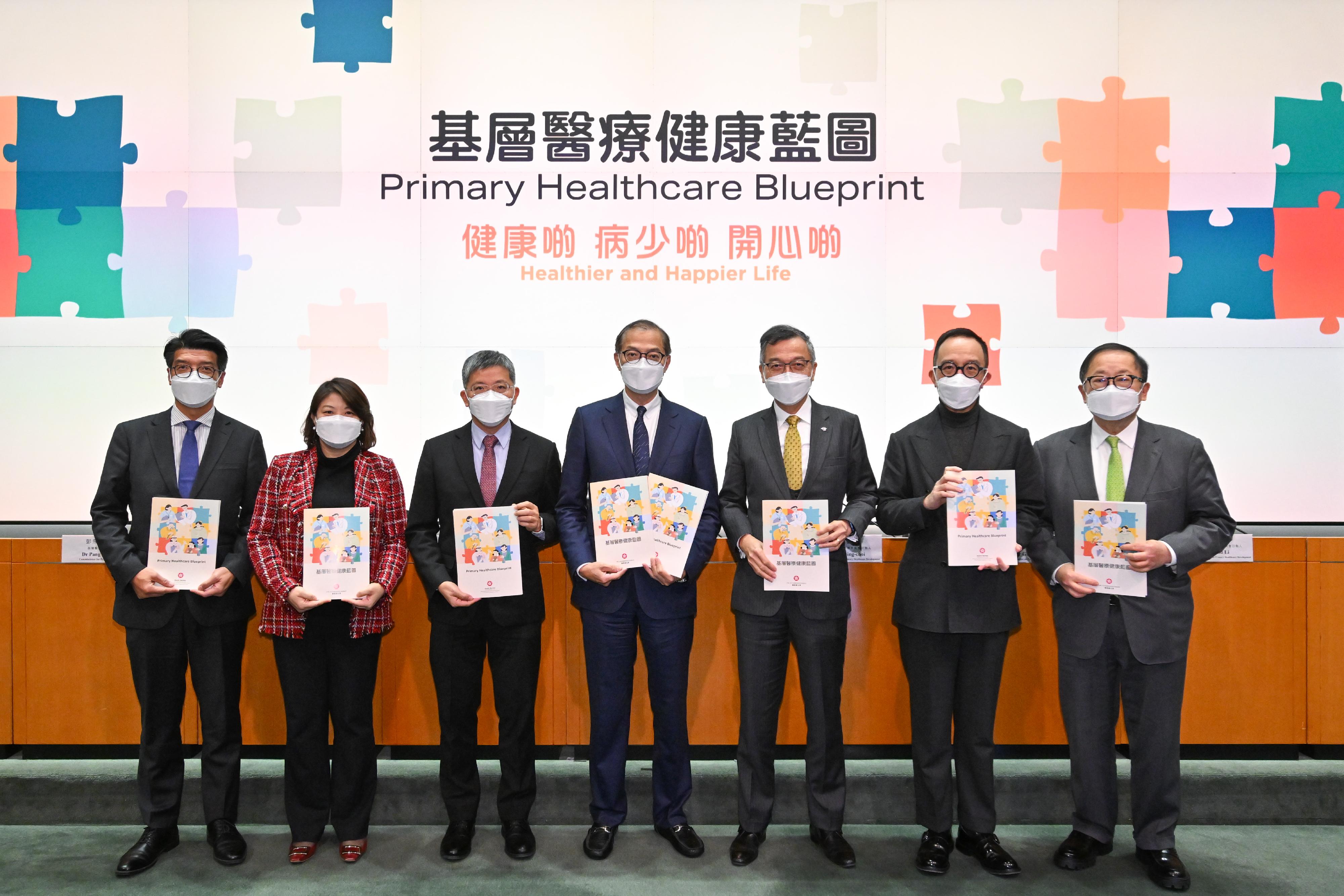 The Secretary for Health, Professor Lo Chung-mau (centre), together with the Permanent Secretary for Health, Mr Thomas Chan (third left); the Under Secretary for Health, Dr Libby Lee (second left); the Commissioner for Primary Healthcare, Dr Pang Fei-chau (first left); as well as Convenors of the Steering Committee on Primary Healthcare Development, Dr Lam Ching-choi (third right), Professor Gabriel Leung (second right), and Dr Donald Li (first right), unveiled the Primary Healthcare Blueprint at a press conference today (December 19).