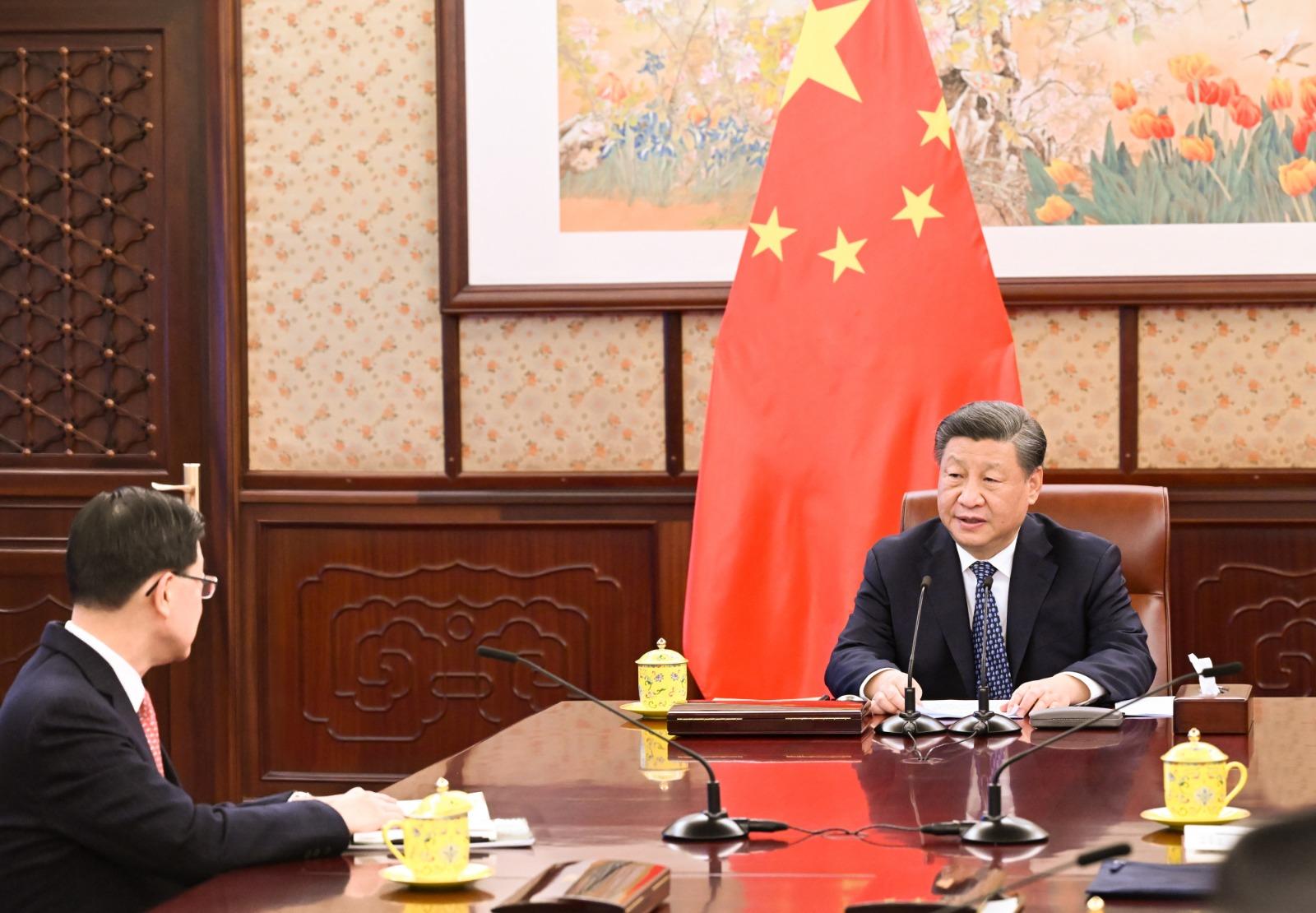 The Chief Executive, Mr John Lee (left), briefs President Xi Jinping in Beijing today (December 23) on the latest economic, social and political situation in Hong Kong.
