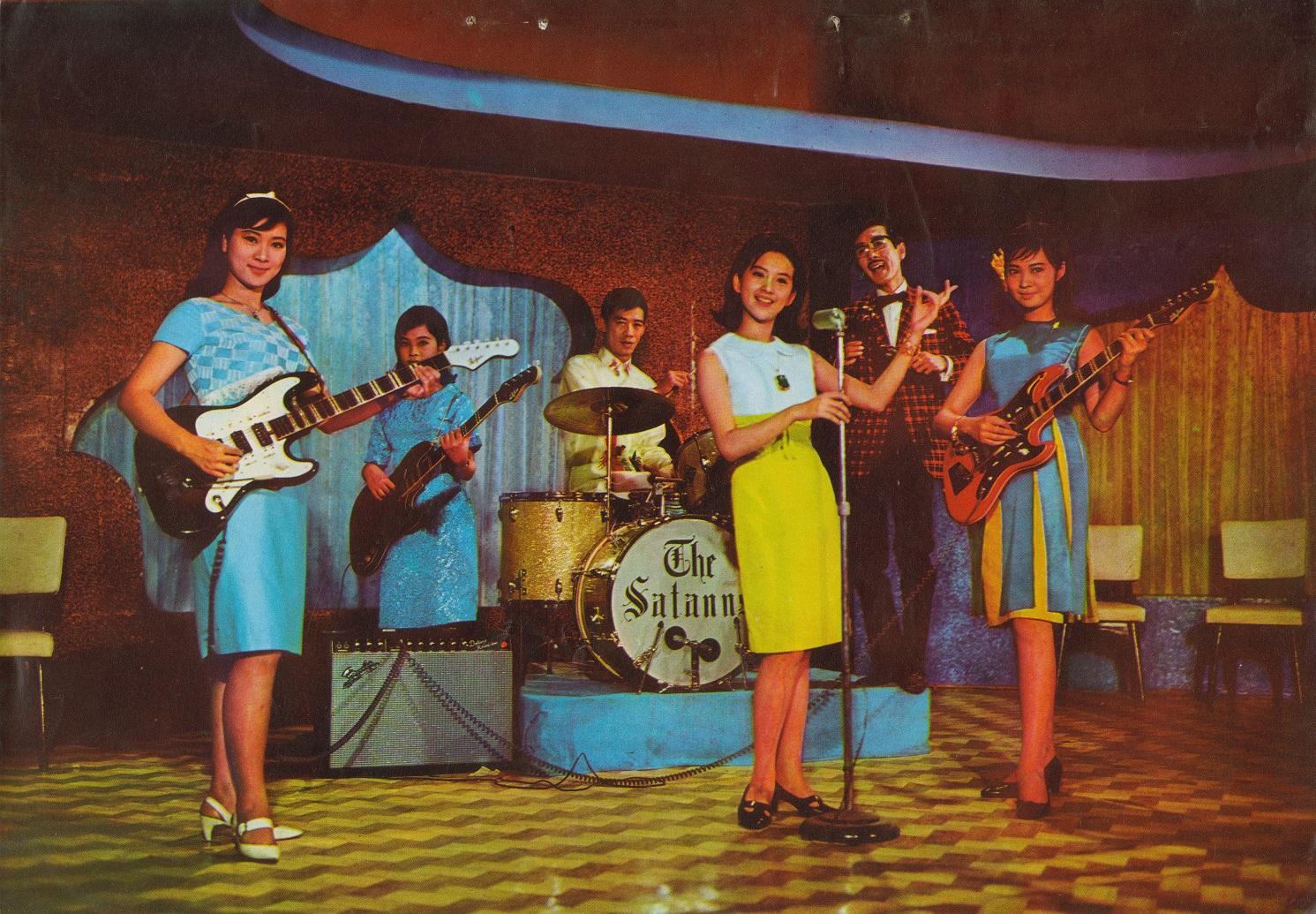 康樂及文化事務署香港電影資料館由一月二十七日至五月五日，逢星期五上午十一時的「影畫早晨」節目將以「歌舞昇平」為題，選映十五部不同年代的香港歌舞電影，讓觀眾在銀幕上重溫華麗的歌舞場面和風靡一時的時代曲。圖示《彩色青春》（修復版）（1966）劇照。