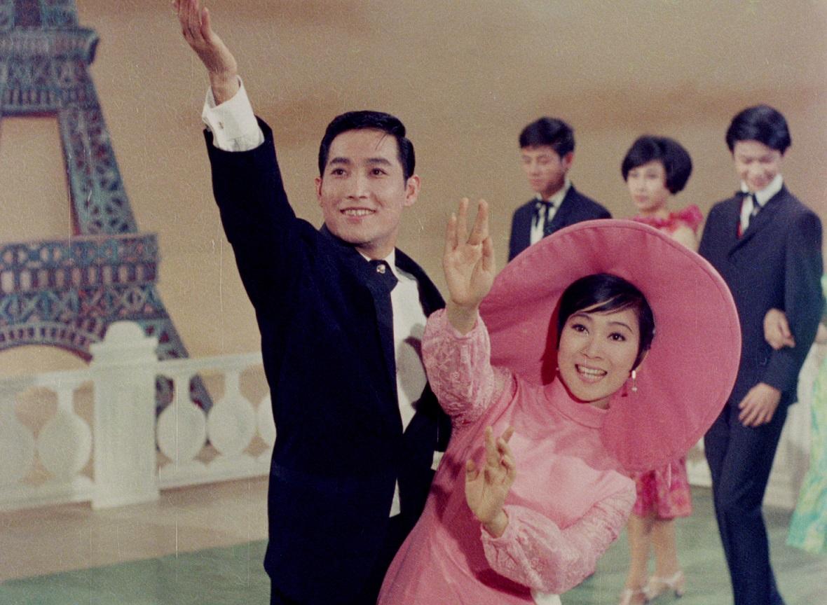 The Hong Kong Film Archive of the Leisure and Cultural Services Department will present the programme "Cinematic Silhouettes of Song and Dance" in the "Morning Matinee" from January 27 to May 5. Fifteen Hong Kong musical films from different eras will be screened at 11am on Fridays to enable audiences to revisit the splendid dancing scenes along with the hit tunes of the time. Photo shows a film still of "Summer and Spring" (1967).
