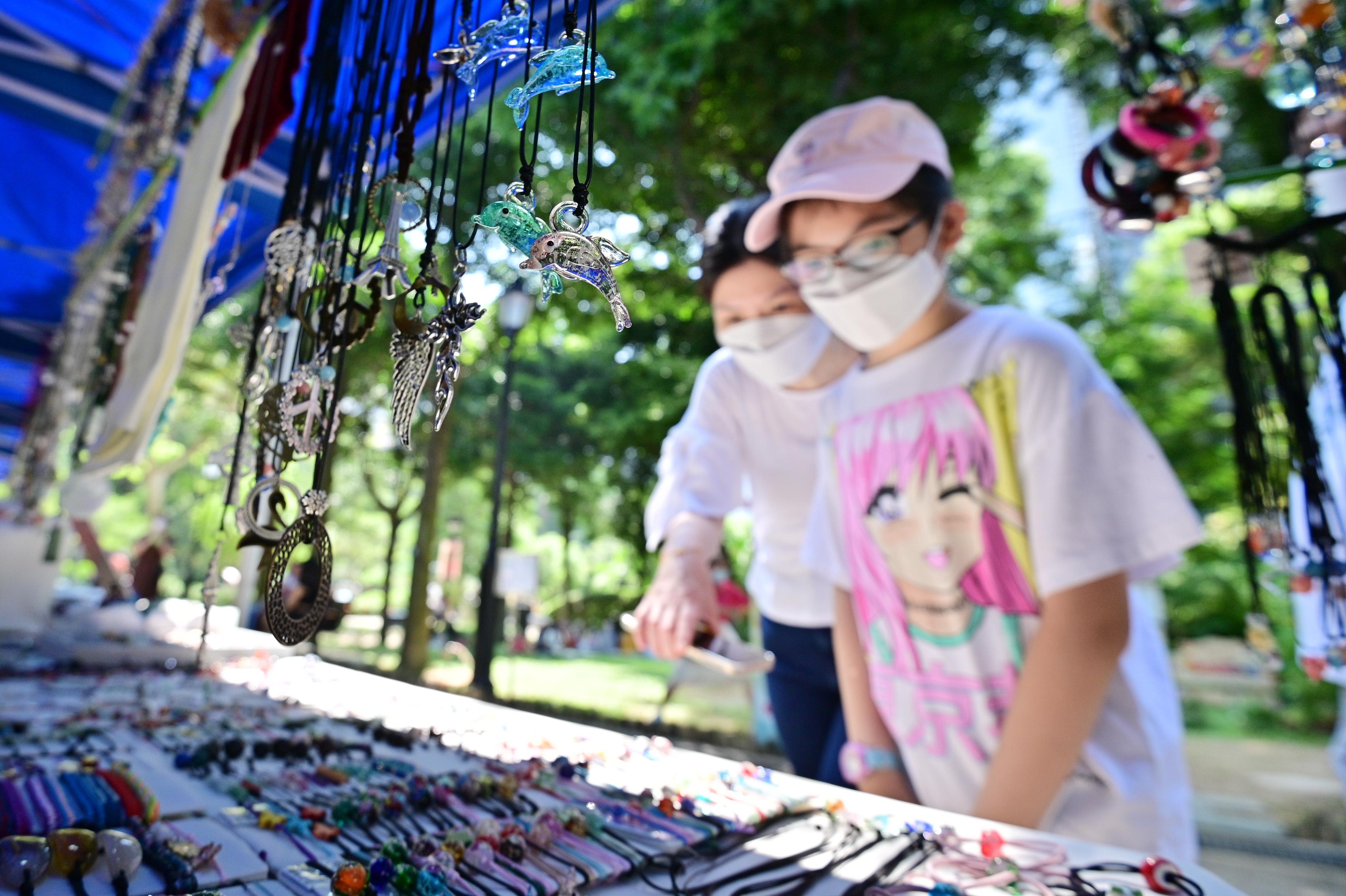 The Leisure and Cultural Services Department invites members of the public to visit the Arts Corner at Hong Kong Park on Saturdays, Sundays and public holidays from January 1 to December 31, 2023, with the aim of enhancing public interest in the arts.