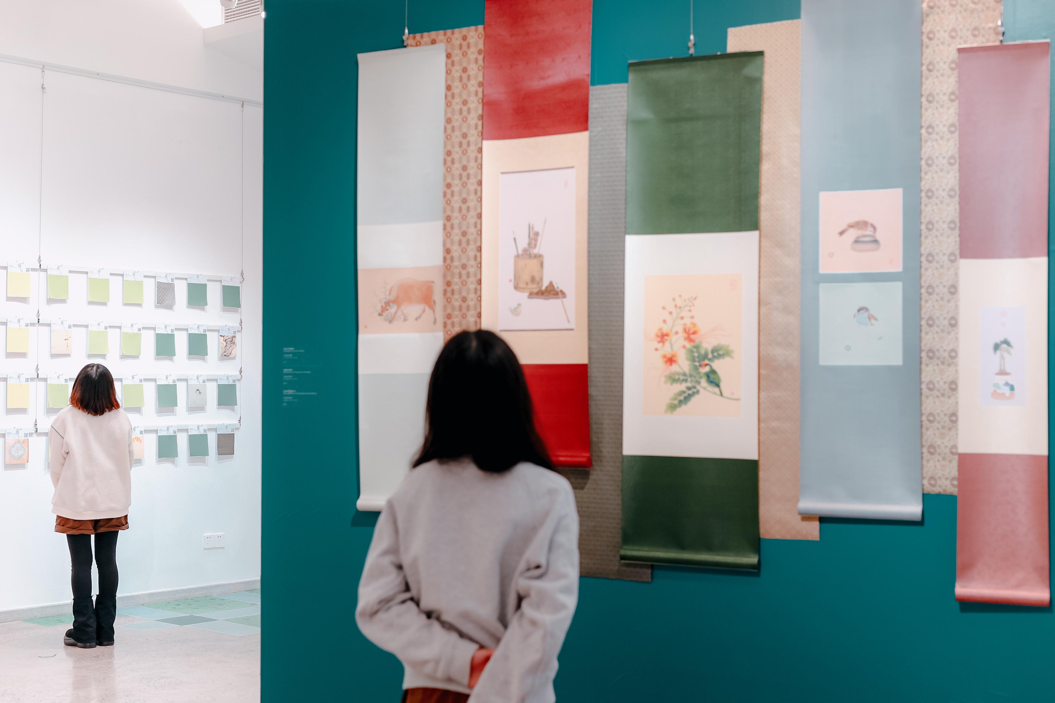 Co-organised by the Art Promotion Office and the Hong Kong Designers Association, the third exhibition of the second round of the "Art >< Creativity" exhibition series in the Greater Bay Area, "Traversing Past and Present", is open until February 12 next year at Tio Gallery in Zhongshan.