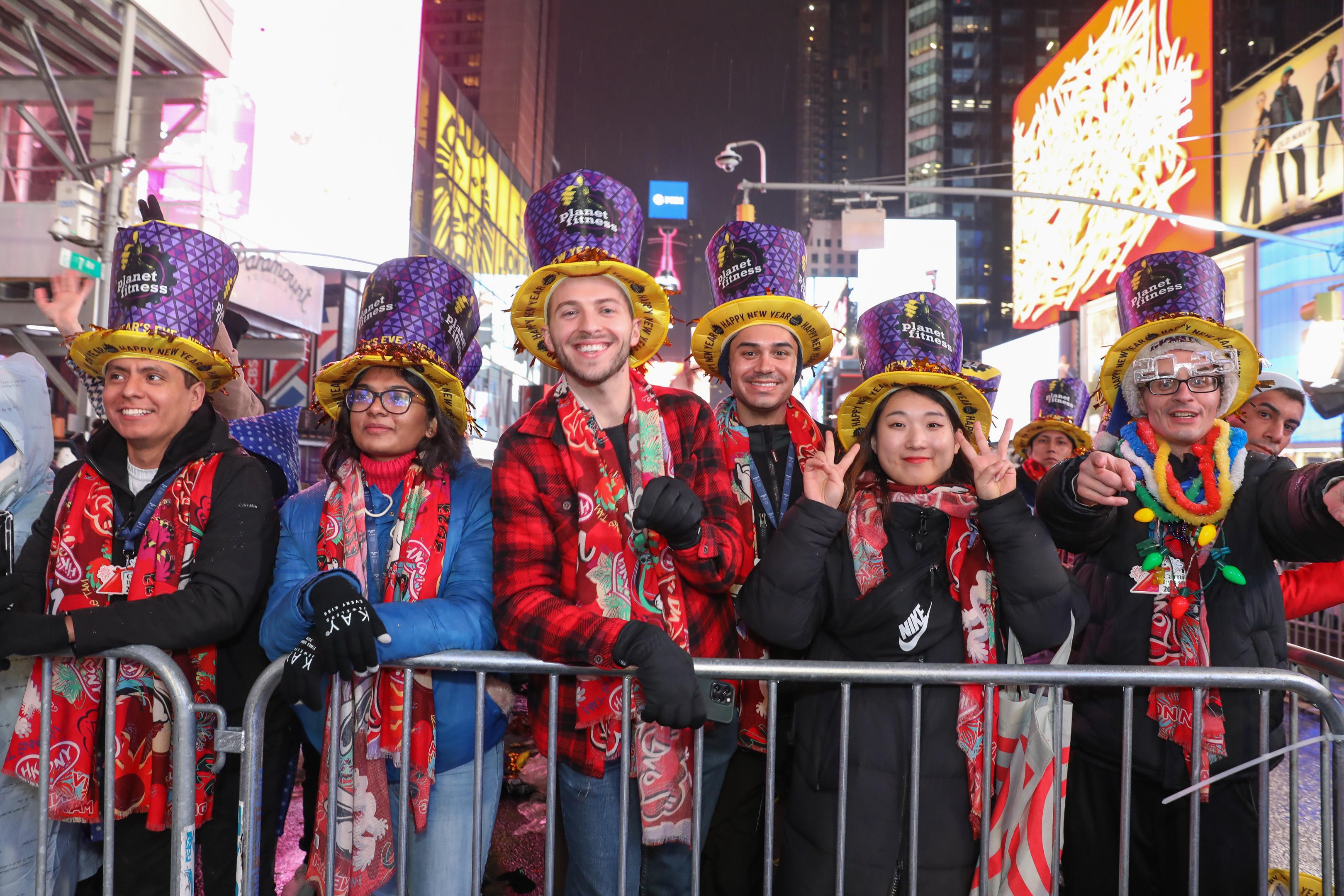 To send love and warmth to revellers at New York Times Square New Year's Eve countdown on December 31, 2022 (New York time), Hong Kong fashion designer Vivienne Tam has designed a special limited edition scarf that incorporates elements of Hong Kong and the New Year.